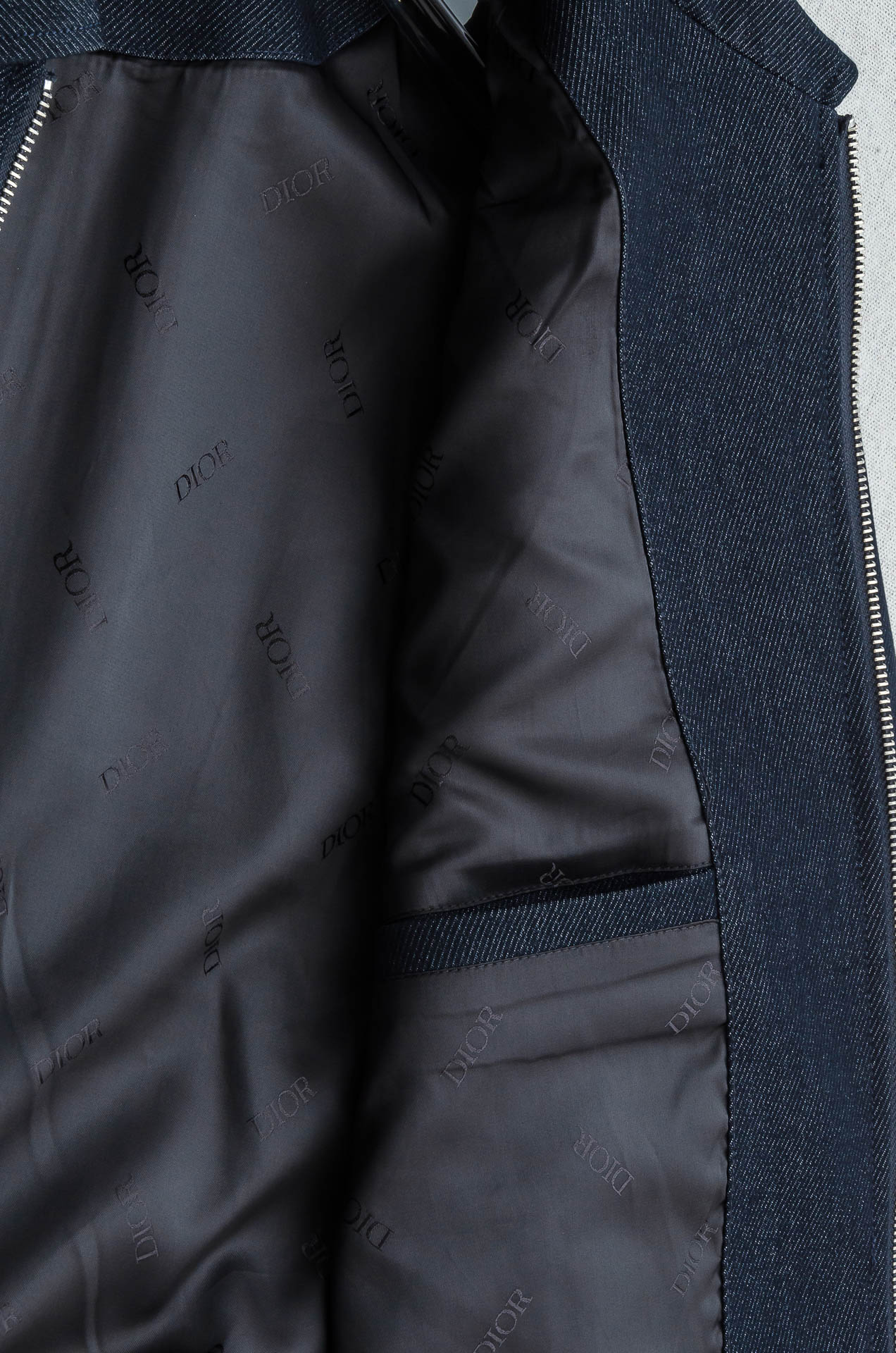 dio#r迪/奥 2025FW秋冬最新翻领搭配口袋刺绣设计男士休闲夹克外套#挺阔感十足，穿上身是非常能修