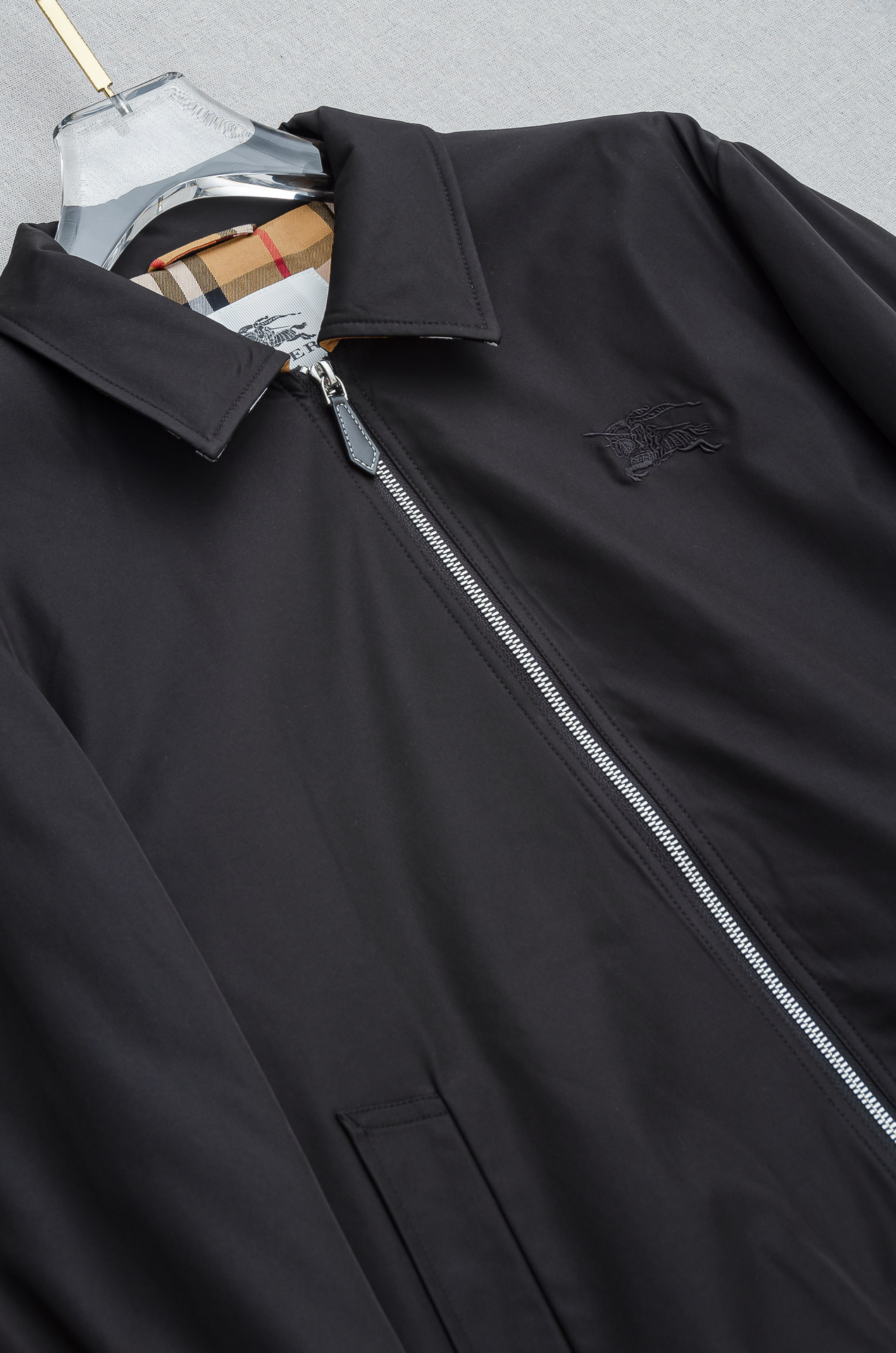 25FW秋冬最新出品 棉质BUR王牌尖货， 原厂原料棉纺厂特供长绒精纺棉质混纺斜纹材质打造。内侧为 Bu