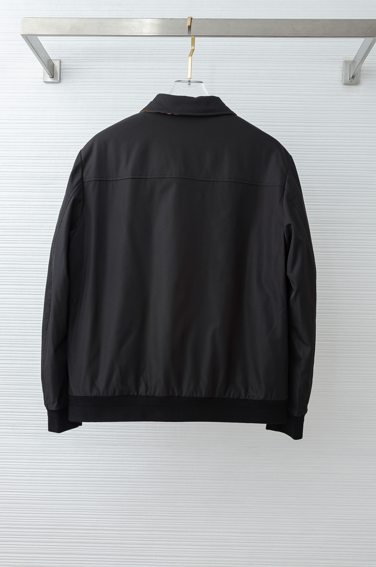 25FW秋冬最新出品 棉质BUR王牌尖货， 原厂原料棉纺厂特供长绒精纺棉质混纺斜纹材质打造。内侧为 Bu