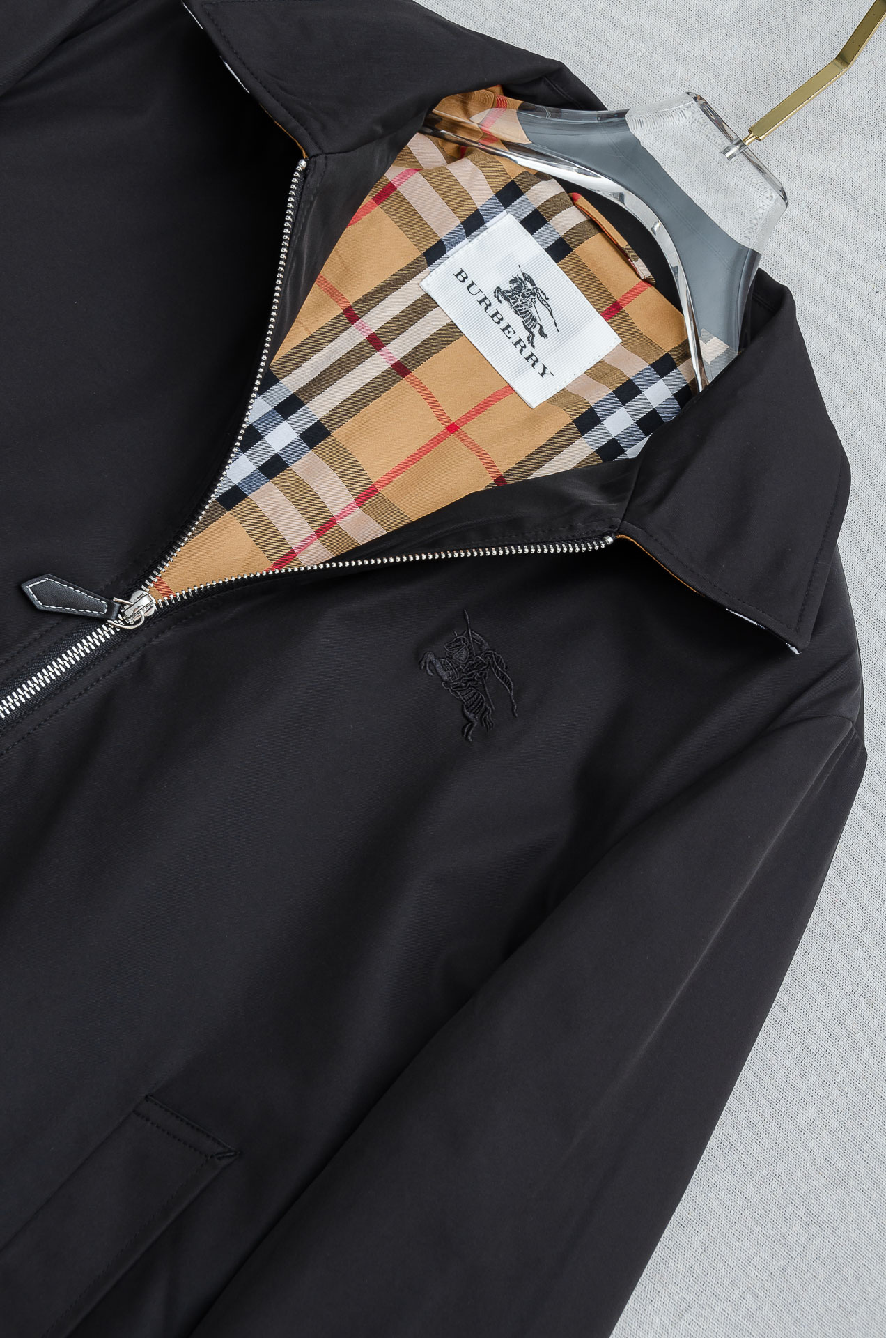 25FW秋冬最新出品 棉质BUR王牌尖货， 原厂原料棉纺厂特供长绒精纺棉质混纺斜纹材质打造。内侧为 Bu