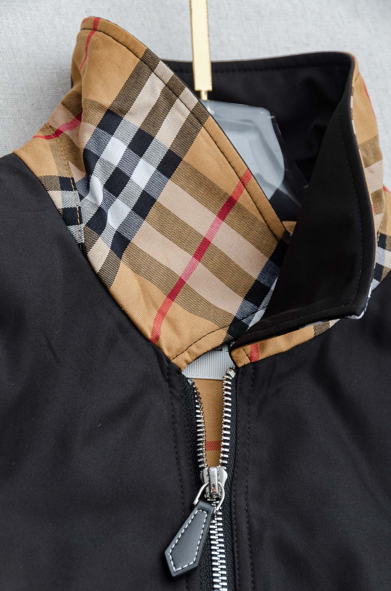 25FW秋冬最新出品 棉质BUR王牌尖货， 原厂原料棉纺厂特供长绒精纺棉质混纺斜纹材质打造。内侧为 Bu