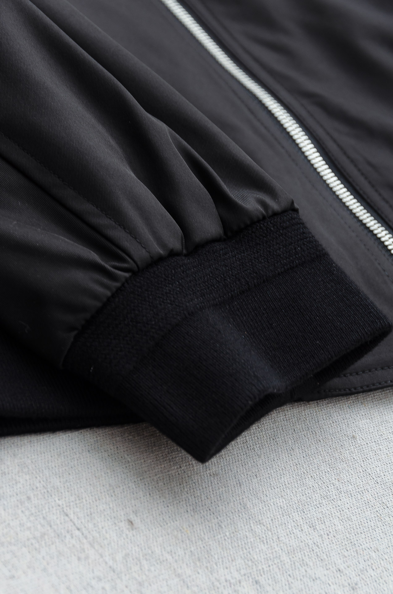 25FW秋冬最新出品 棉质BUR王牌尖货， 原厂原料棉纺厂特供长绒精纺棉质混纺斜纹材质打造。内侧为 Bu