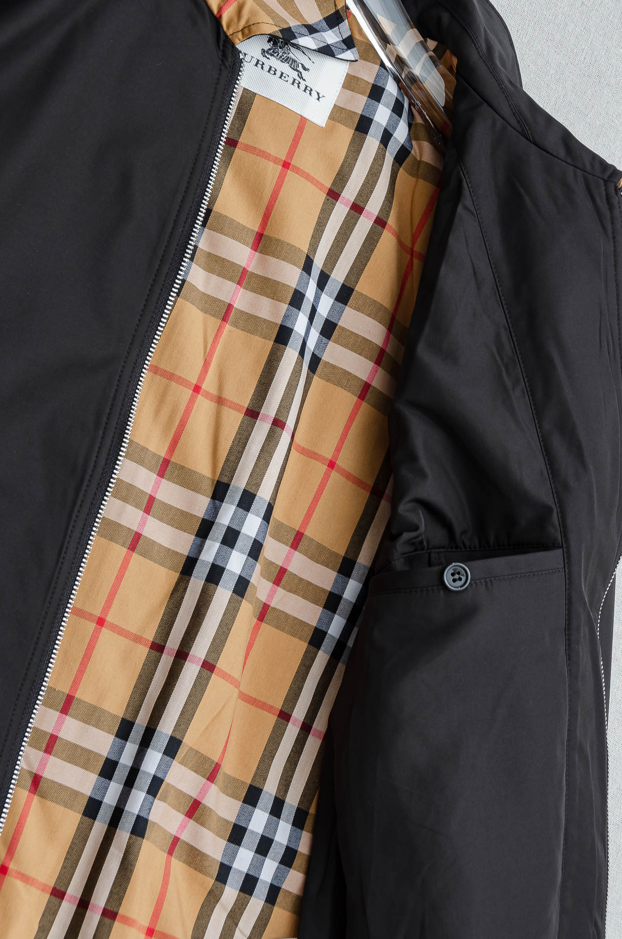 25FW秋冬最新出品 棉质BUR王牌尖货， 原厂原料棉纺厂特供长绒精纺棉质混纺斜纹材质打造。内侧为 Bu