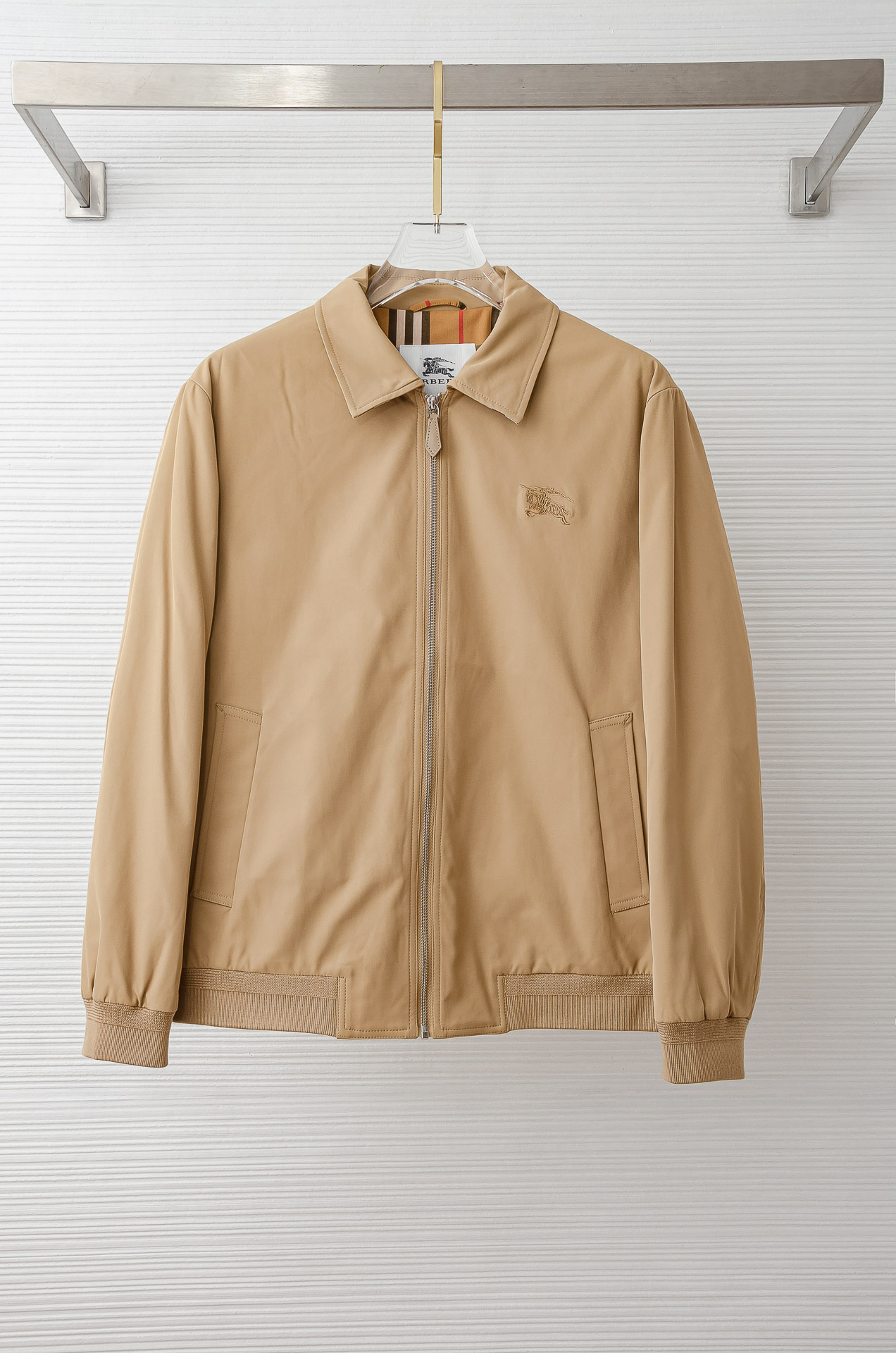 25FW秋冬最新出品 棉质BUR王牌尖货， 原厂原料棉纺厂特供长绒精纺棉质混纺斜纹材质打造。内侧为 Bu