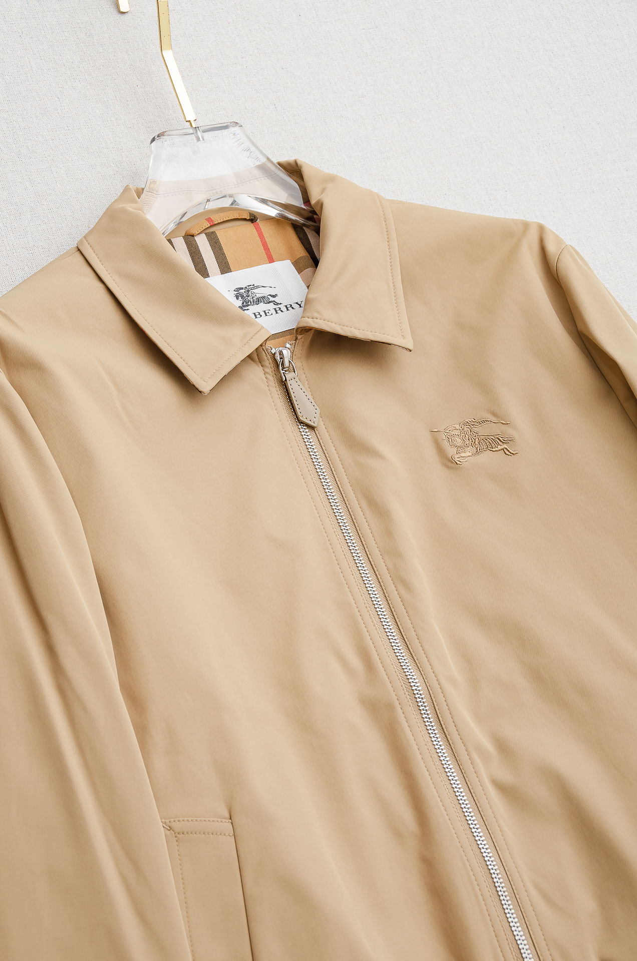 25FW秋冬最新出品 棉质BUR王牌尖货， 原厂原料棉纺厂特供长绒精纺棉质混纺斜纹材质打造。内侧为 Bu