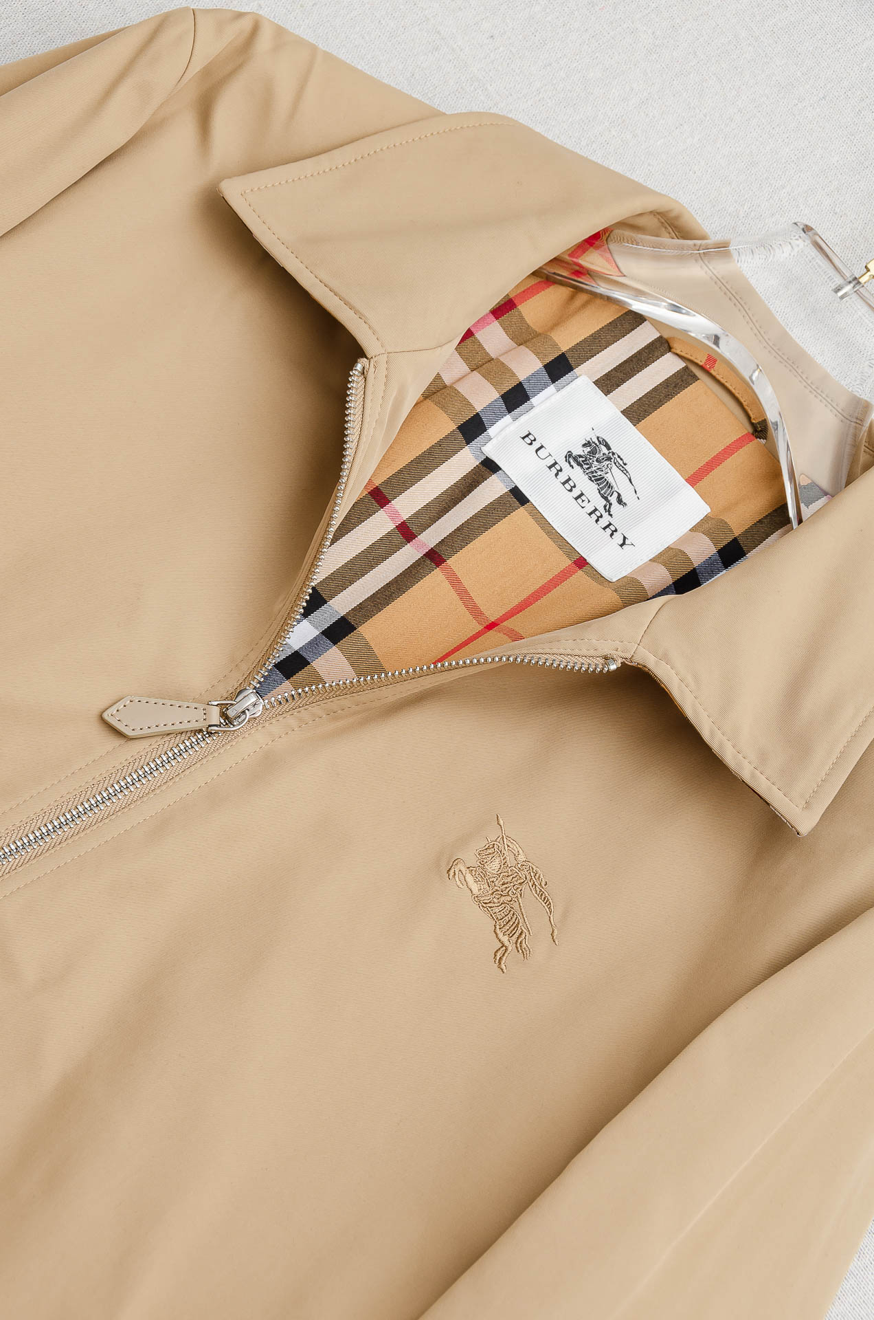 25FW秋冬最新出品 棉质BUR王牌尖货， 原厂原料棉纺厂特供长绒精纺棉质混纺斜纹材质打造。内侧为 Bu