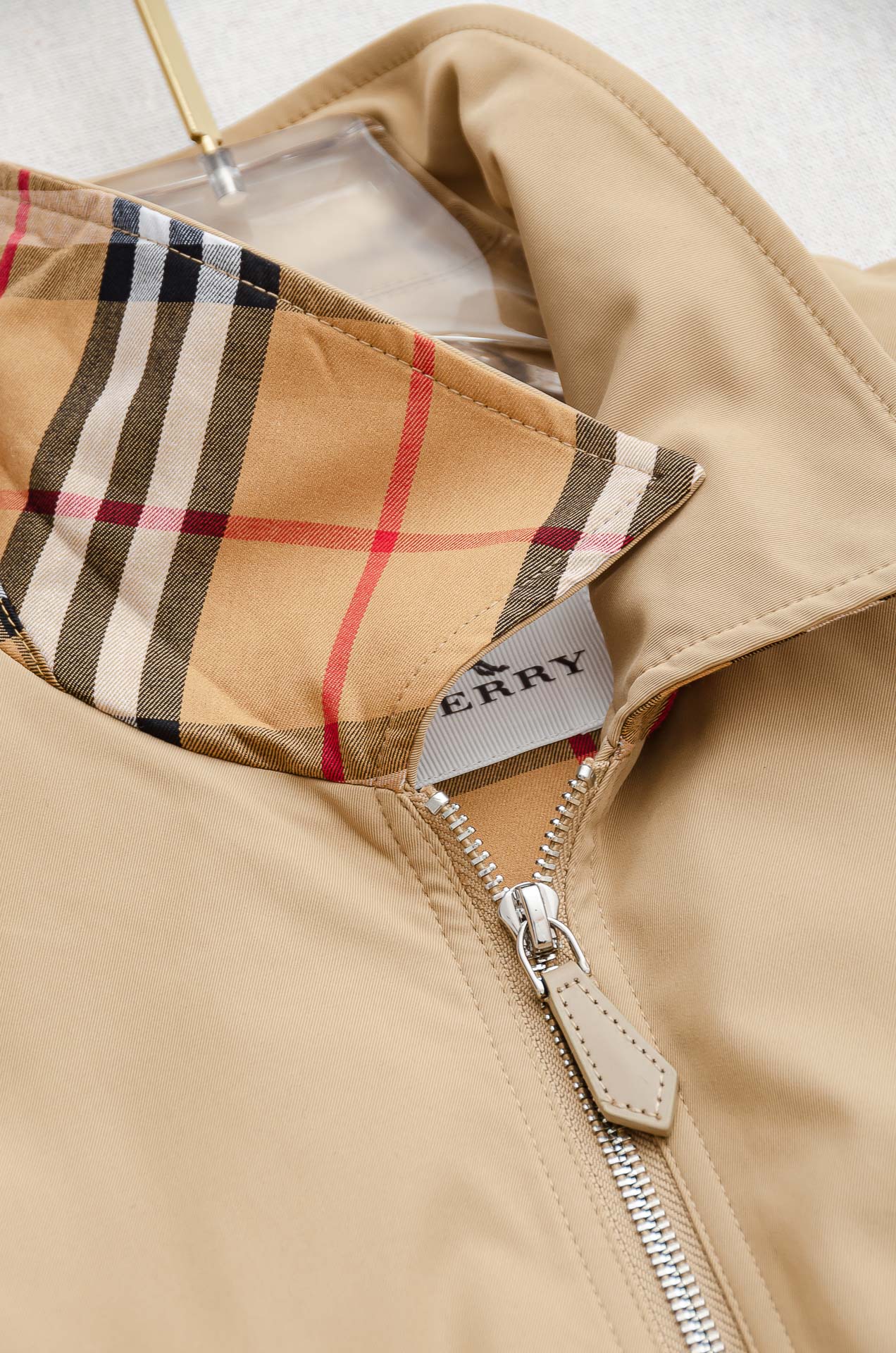 25FW秋冬最新出品 棉质BUR王牌尖货， 原厂原料棉纺厂特供长绒精纺棉质混纺斜纹材质打造。内侧为 Bu