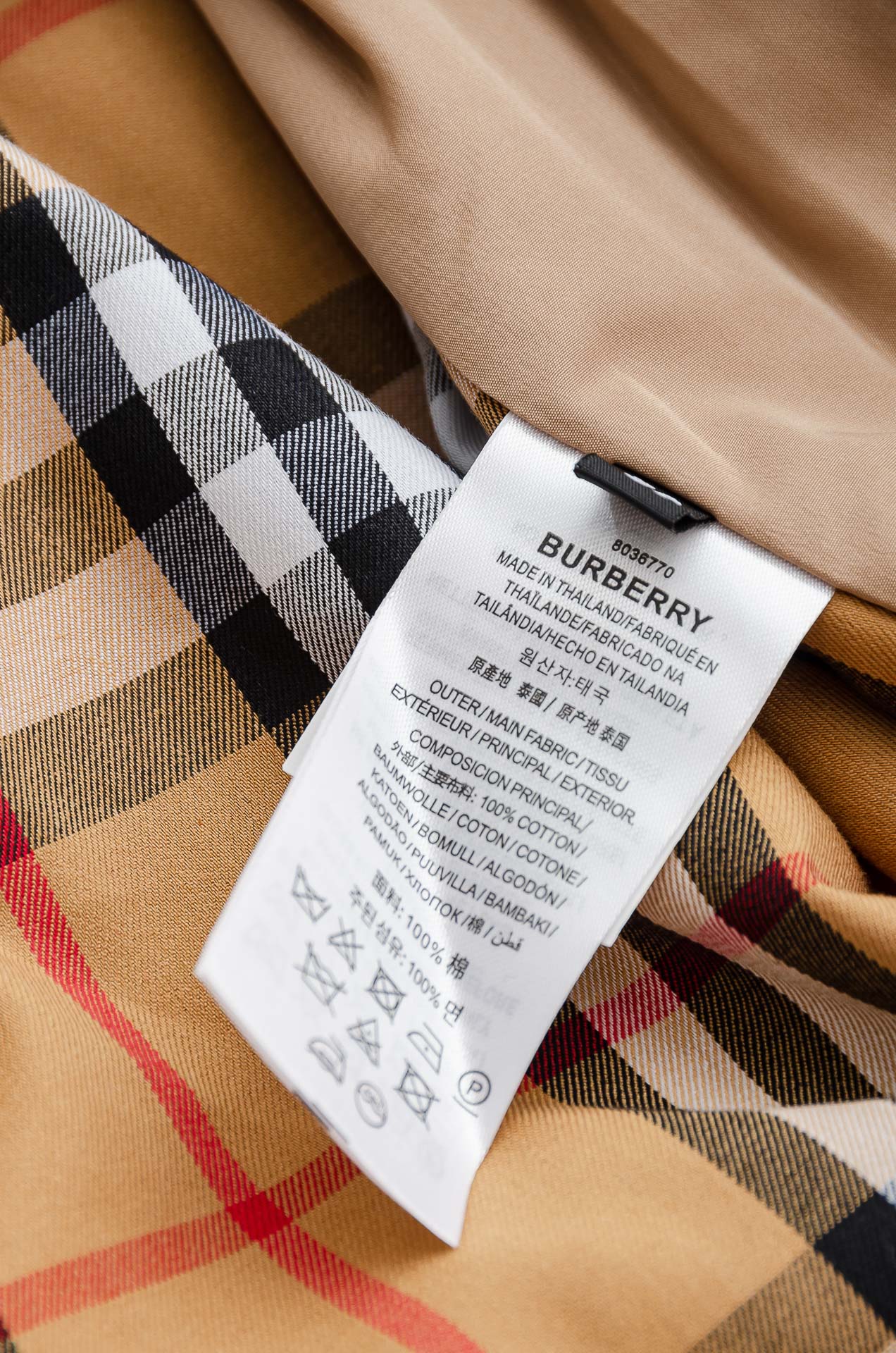 25FW秋冬最新出品 棉质BUR王牌尖货， 原厂原料棉纺厂特供长绒精纺棉质混纺斜纹材质打造。内侧为 Bu