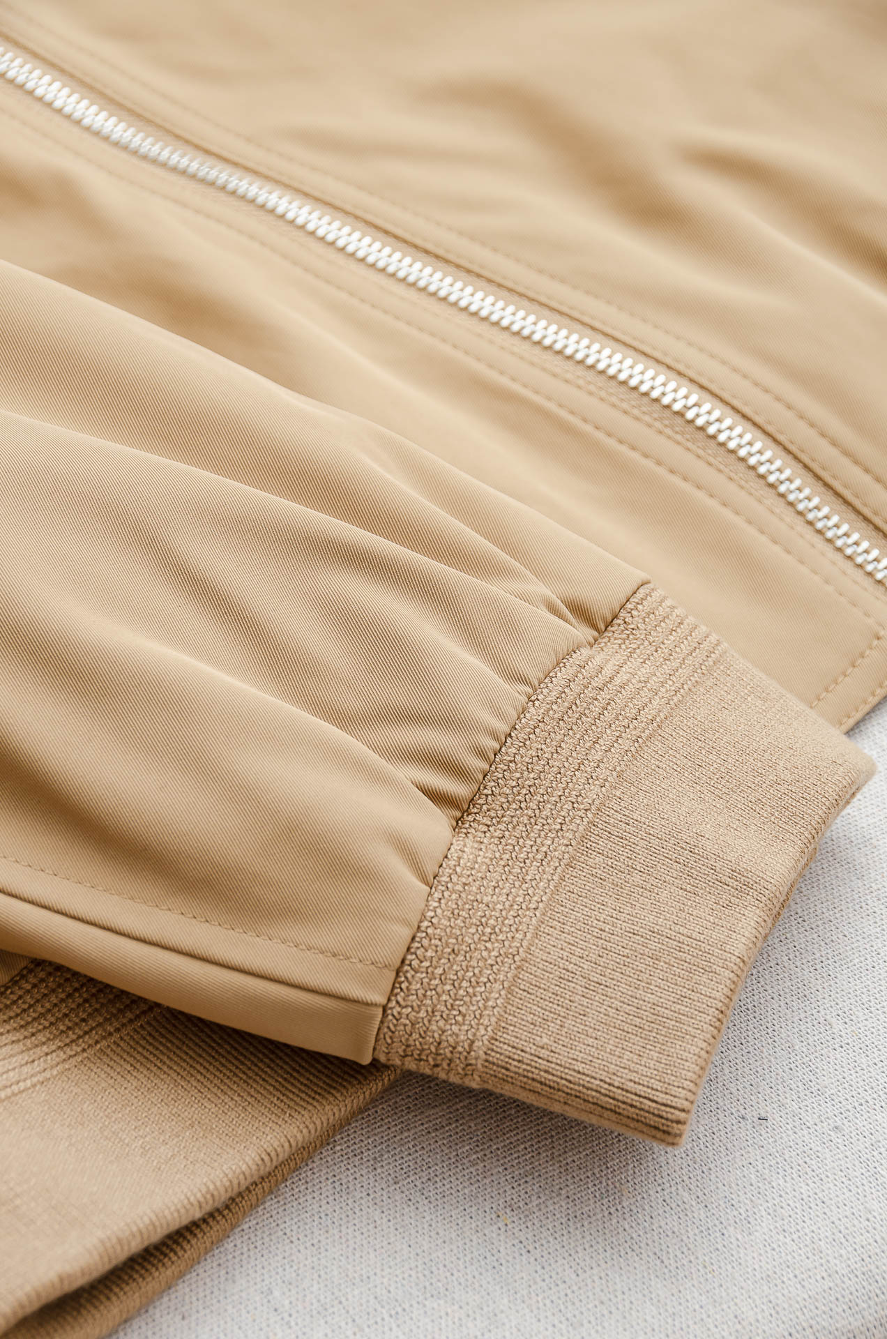 25FW秋冬最新出品 棉质BUR王牌尖货， 原厂原料棉纺厂特供长绒精纺棉质混纺斜纹材质打造。内侧为 Bu