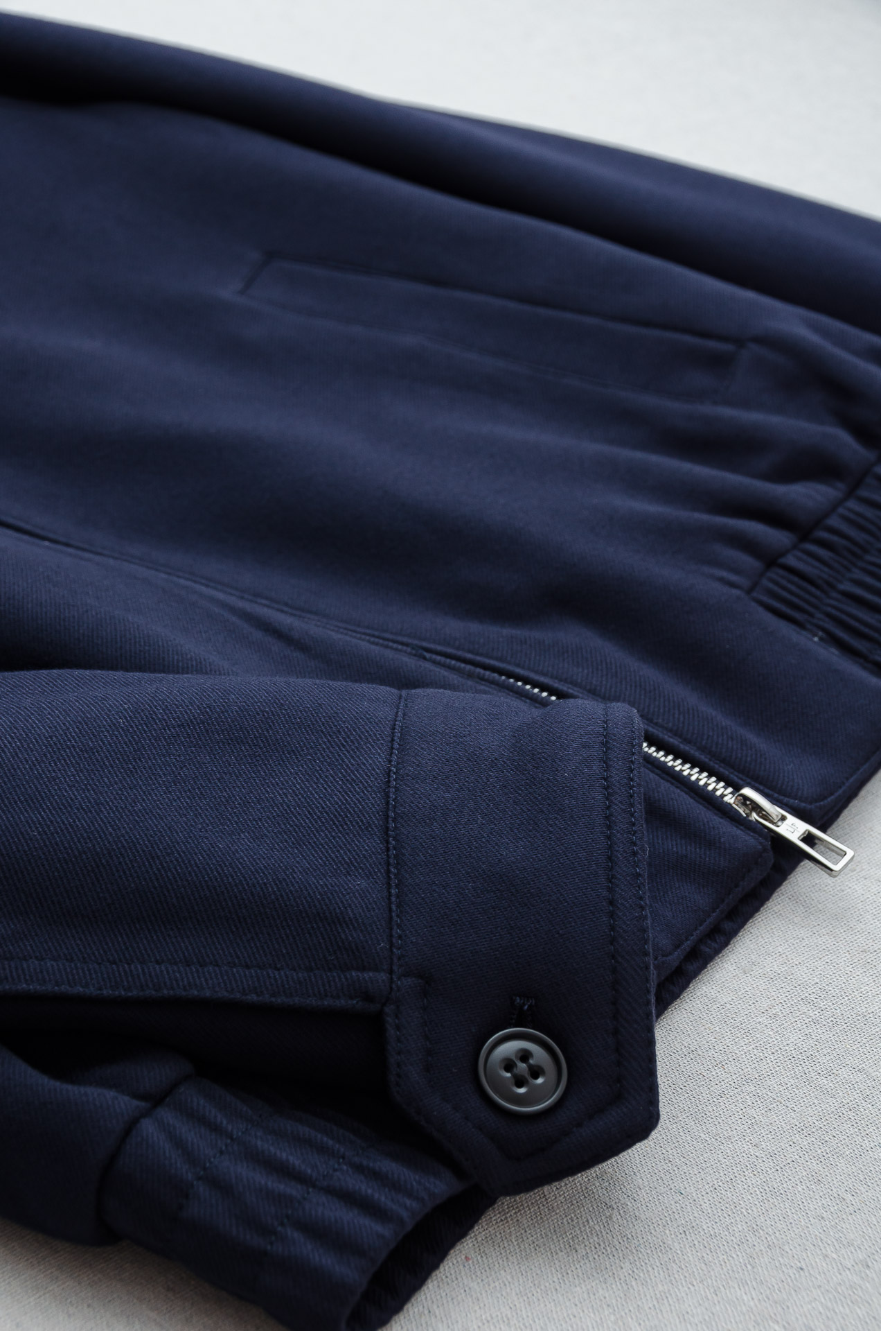 lP🆕 FW秋冬最新经典羊毛混纺翻领夹克外套#低调却不失细节，无论是搭配西装裤还是牛仔裤，都能穿出恰到好