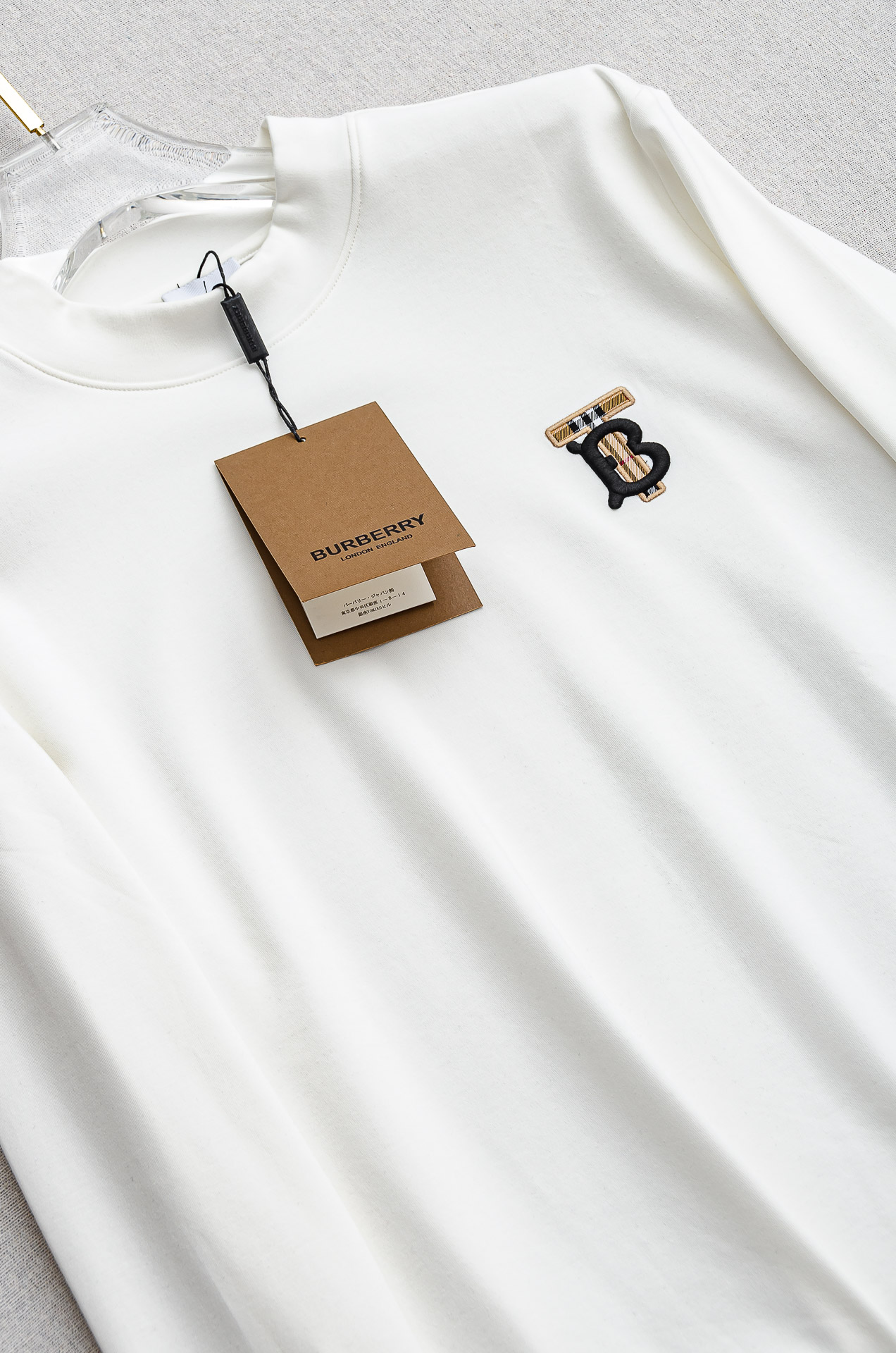 BBR巴宝莉 26FW秋冬新款 立体刺绣男士长袖T恤衫#把重心都放在了面料上，表面清晰可见的细格肌理，足