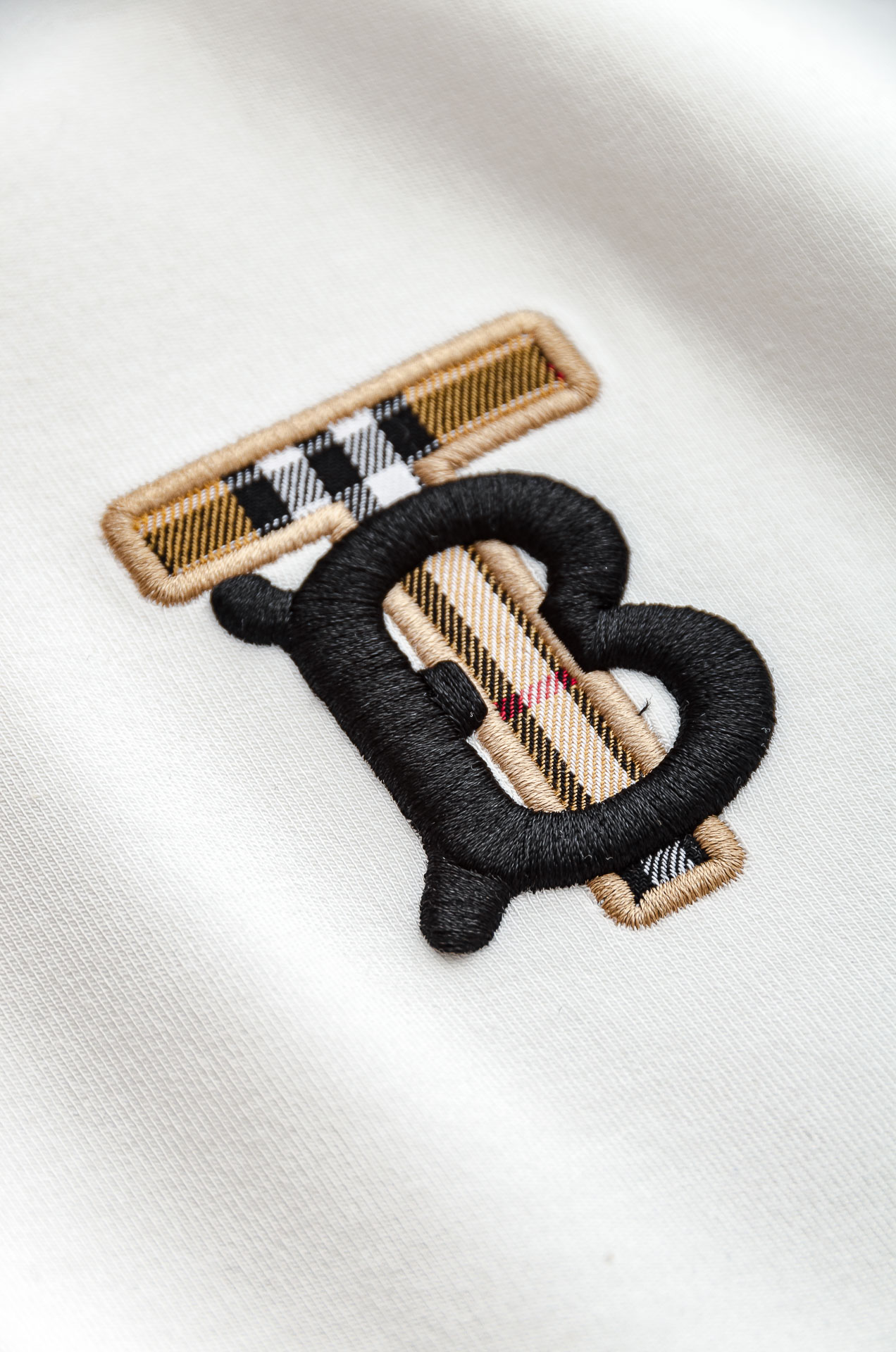 BBR巴宝莉 26FW秋冬新款 立体刺绣男士长袖T恤衫#把重心都放在了面料上，表面清晰可见的细格肌理，足