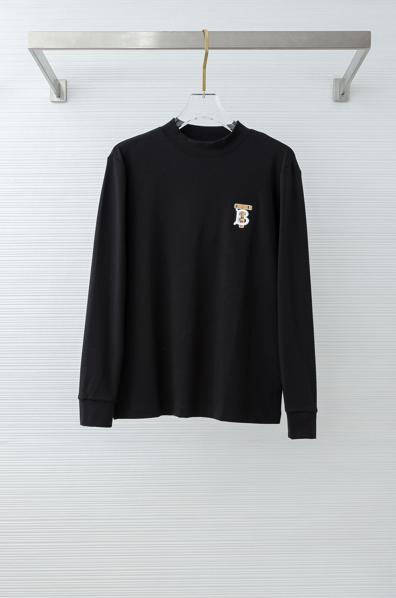 BBR巴宝莉 26FW秋冬新款 立体刺绣男士长袖T恤衫#把重心都放在了面料上，表面清晰可见的细格肌理，足