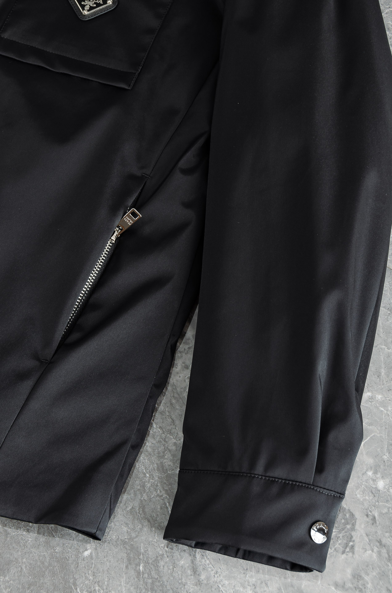 New# Pra＊da普/拉达5️⃣25FW最新90白鹅绒填充男士翻领羽绒外套# Re-Nylon再生尼