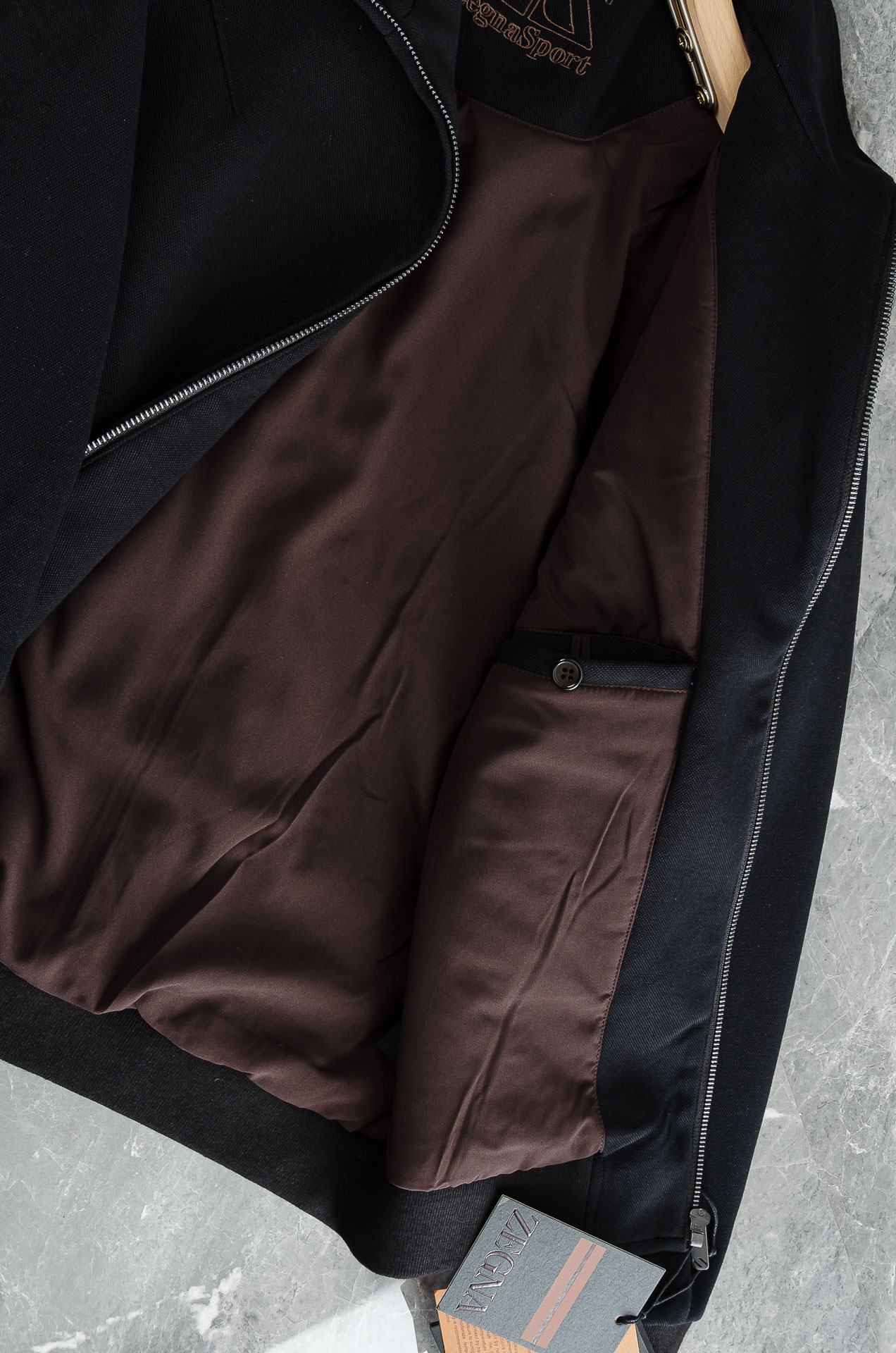 杰尼亚zegna 2025FW秋冬最新经典夹克外套#低调却不失细节，无论是搭配西装裤还是牛仔裤，都能穿出