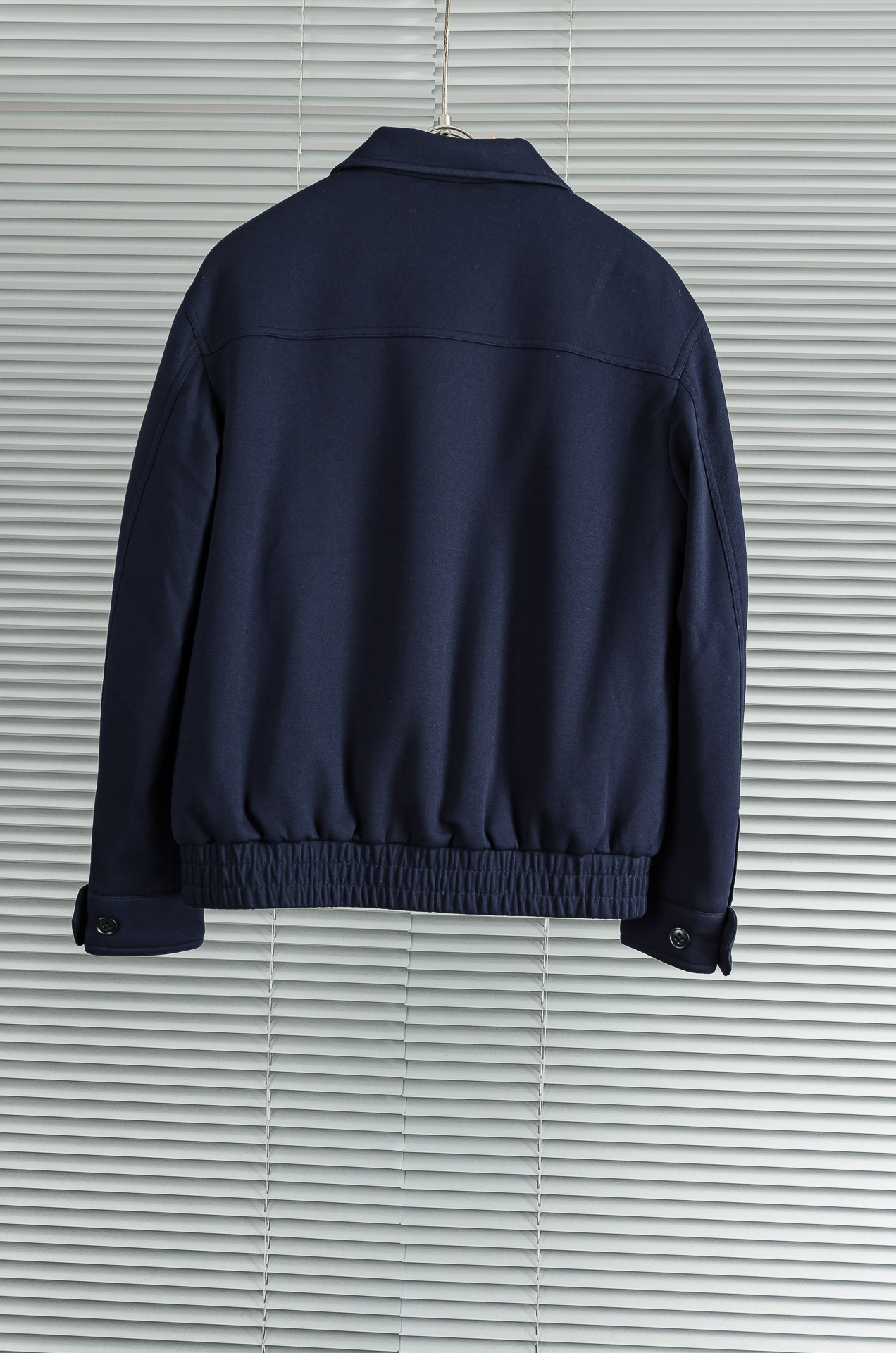 lP🆕 FW秋冬最新经典羊毛混纺翻领夹克外套#低调却不失细节，无论是搭配西装裤还是牛仔裤，都能穿出恰到好