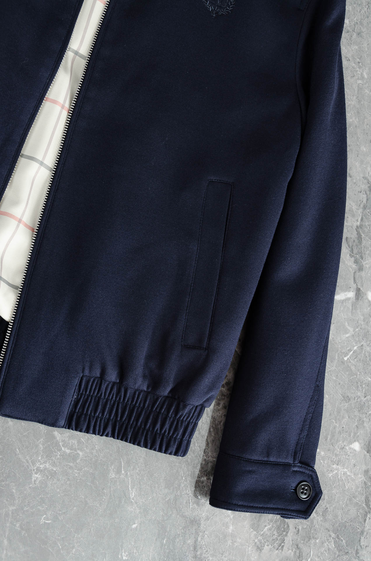 lP🆕 FW秋冬最新经典羊毛混纺翻领夹克外套#低调却不失细节，无论是搭配西装裤还是牛仔裤，都能穿出恰到好