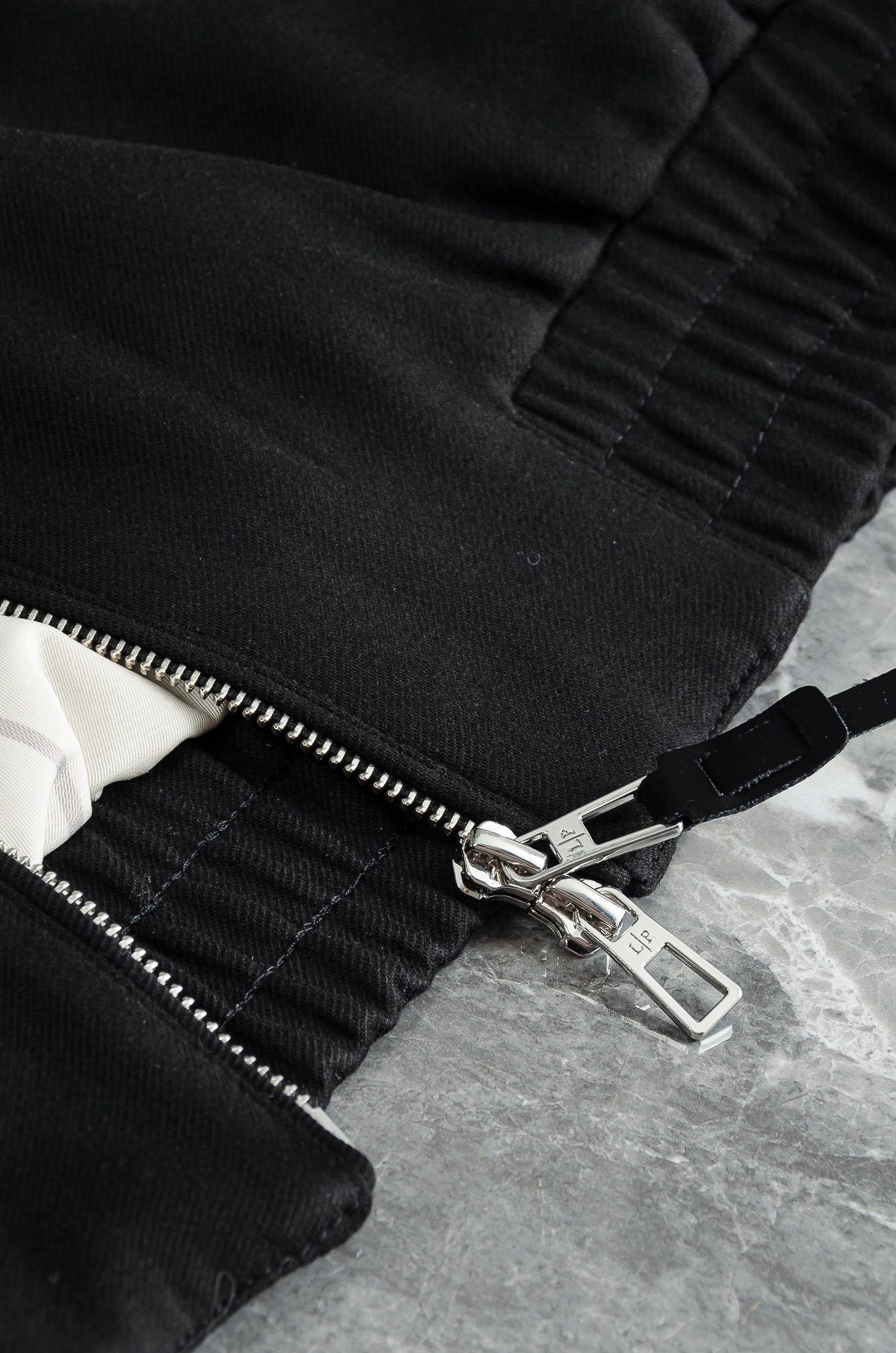 lP🆕 FW秋冬最新经典羊毛混纺翻领夹克外套#低调却不失细节，无论是搭配西装裤还是牛仔裤，都能穿出恰到好