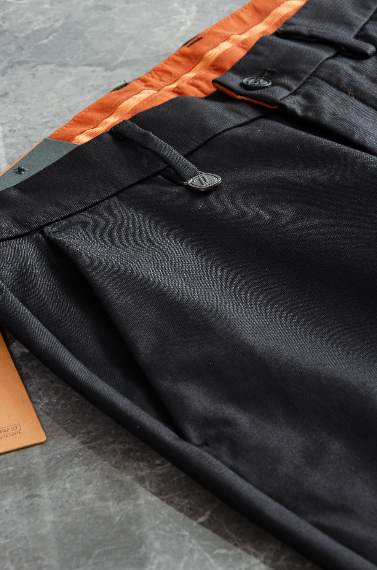 zegna杰尼亚25FW秋冬新款轻奢时尚定制休闲西裤，简洁干练的风格，精致卓越的品质男装，每款的设计点跟