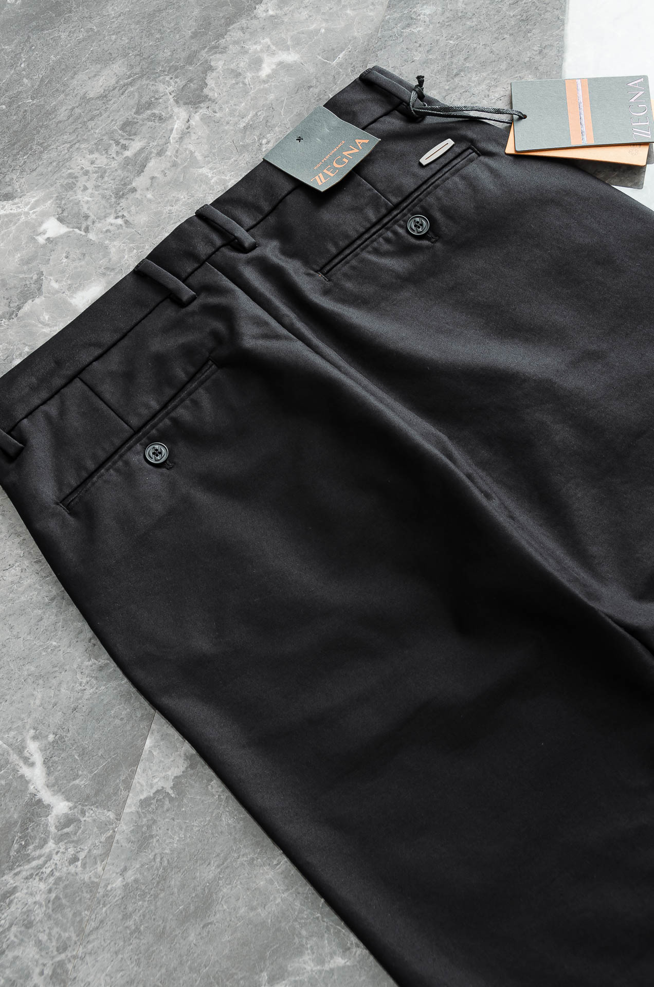 zegna杰尼亚25FW秋冬新款轻奢时尚定制休闲西裤，简洁干练的风格，精致卓越的品质男装，每款的设计点跟