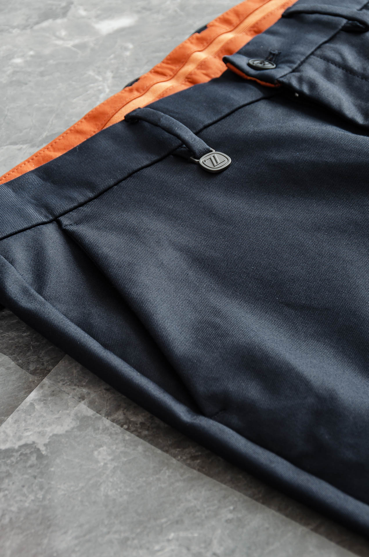 zegna杰尼亚25FW秋冬新款轻奢时尚定制休闲西裤，简洁干练的风格，精致卓越的品质男装，每款的设计点跟