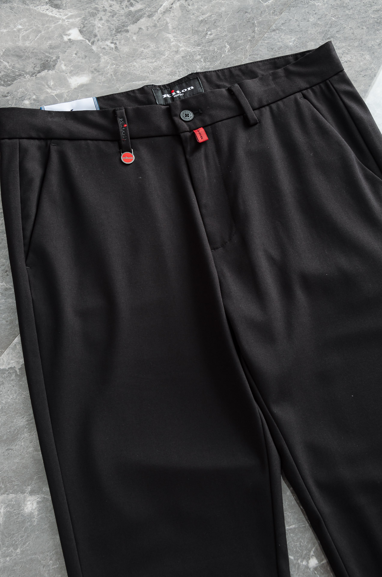 Kiton25FW秋冬新款轻奢时尚定制休闲西裤，简洁干练的风格，精致卓越的品质男装，每款的设计点跟舒适度