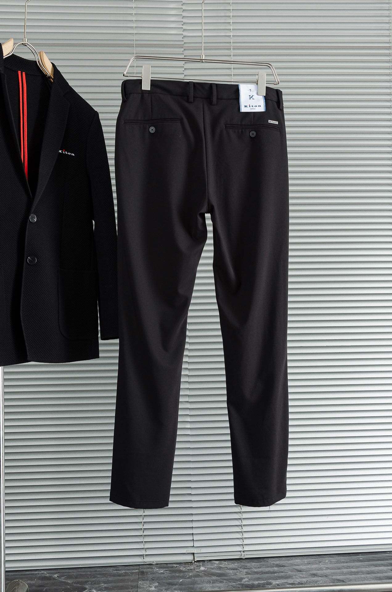 Kiton25FW秋冬新款轻奢时尚定制休闲西裤，简洁干练的风格，精致卓越的品质男装，每款的设计点跟舒适度