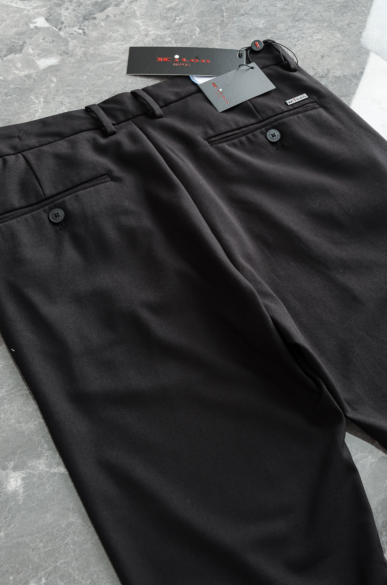 Kiton25FW秋冬新款轻奢时尚定制休闲西裤，简洁干练的风格，精致卓越的品质男装，每款的设计点跟舒适度