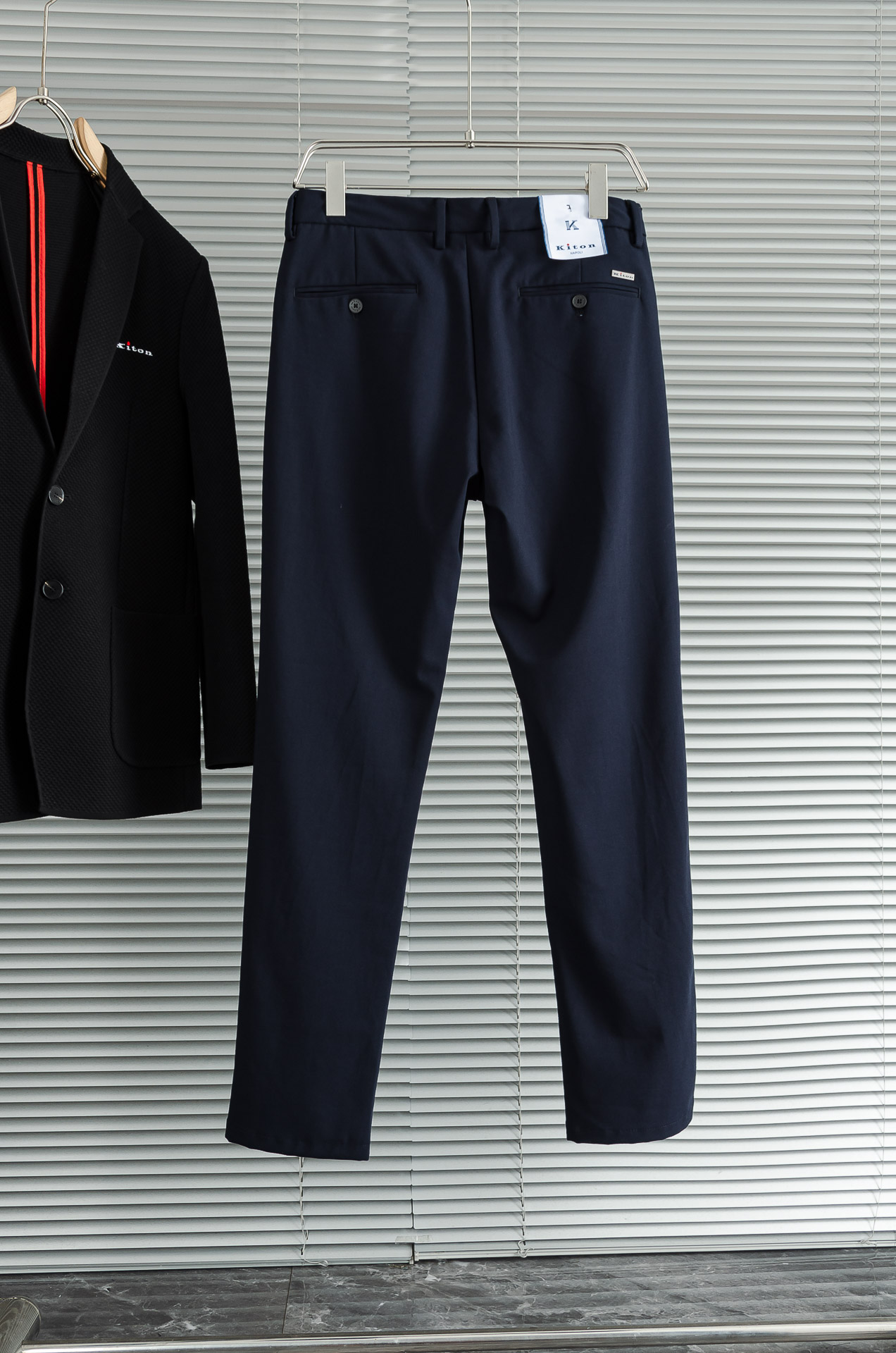 Kiton25FW秋冬新款轻奢时尚定制休闲西裤，简洁干练的风格，精致卓越的品质男装，每款的设计点跟舒适度