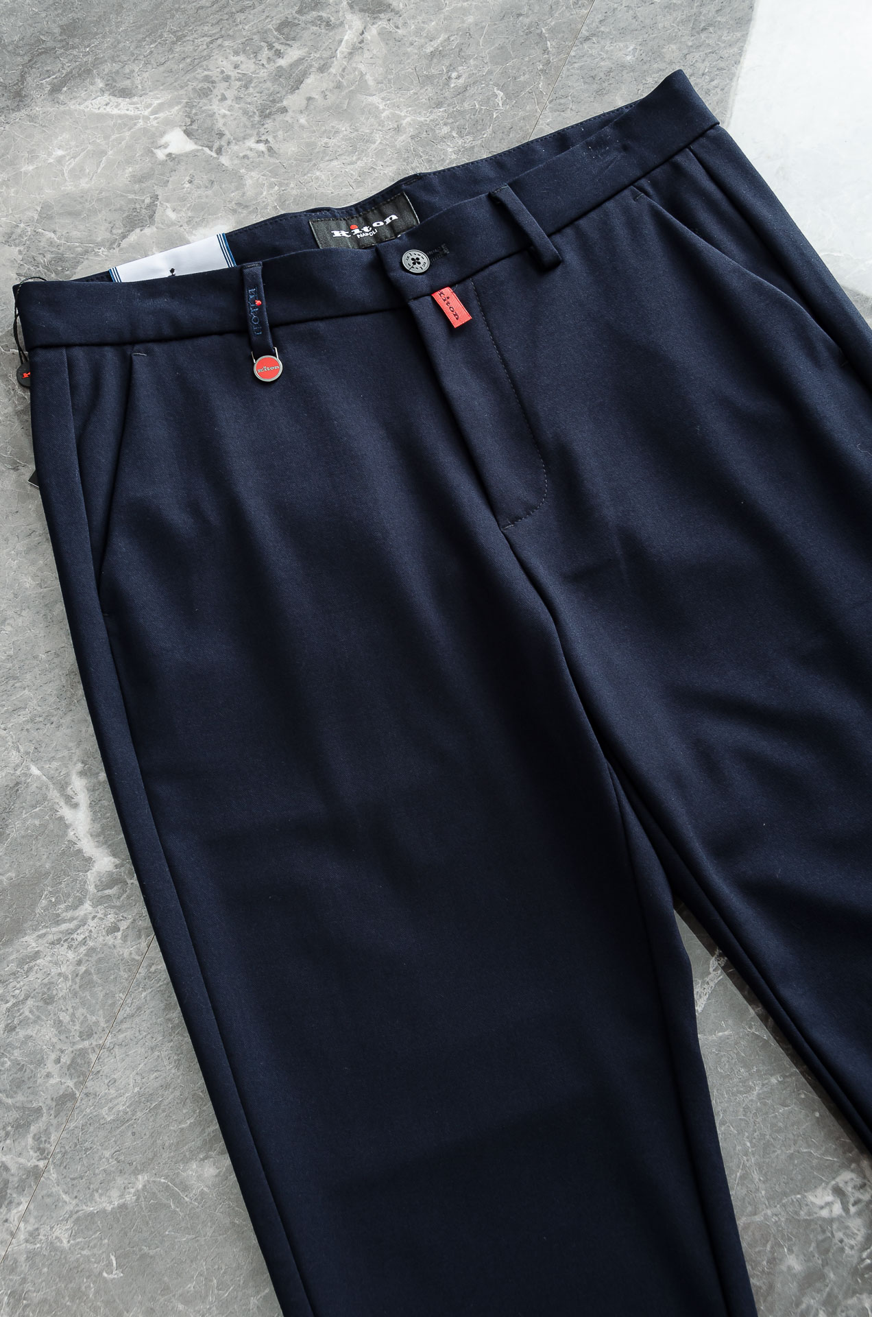 Kiton25FW秋冬新款轻奢时尚定制休闲西裤，简洁干练的风格，精致卓越的品质男装，每款的设计点跟舒适度