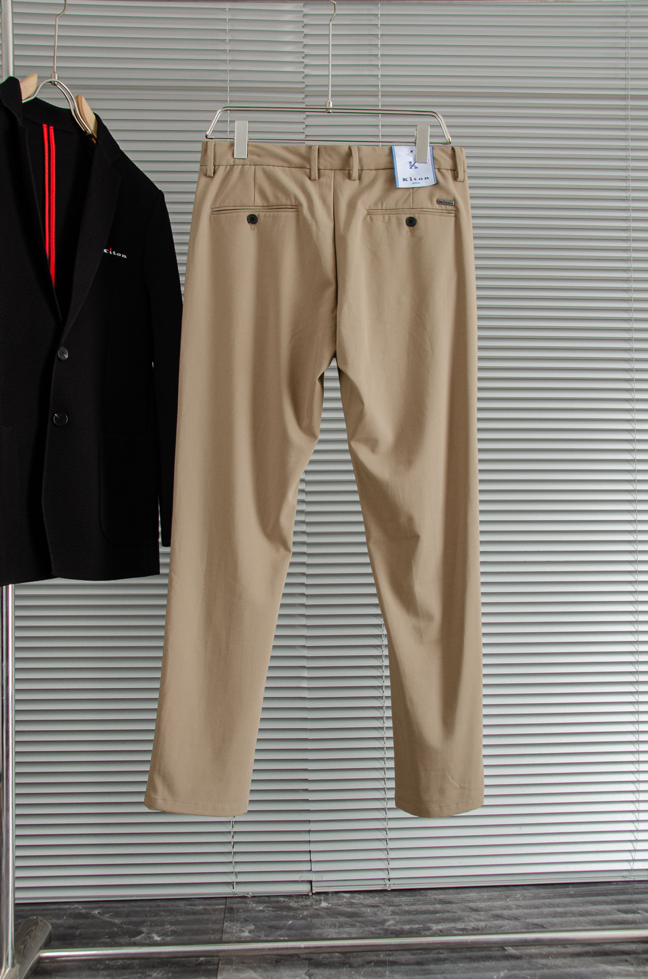 Kiton25FW秋冬新款轻奢时尚定制休闲西裤，简洁干练的风格，精致卓越的品质男装，每款的设计点跟舒适度