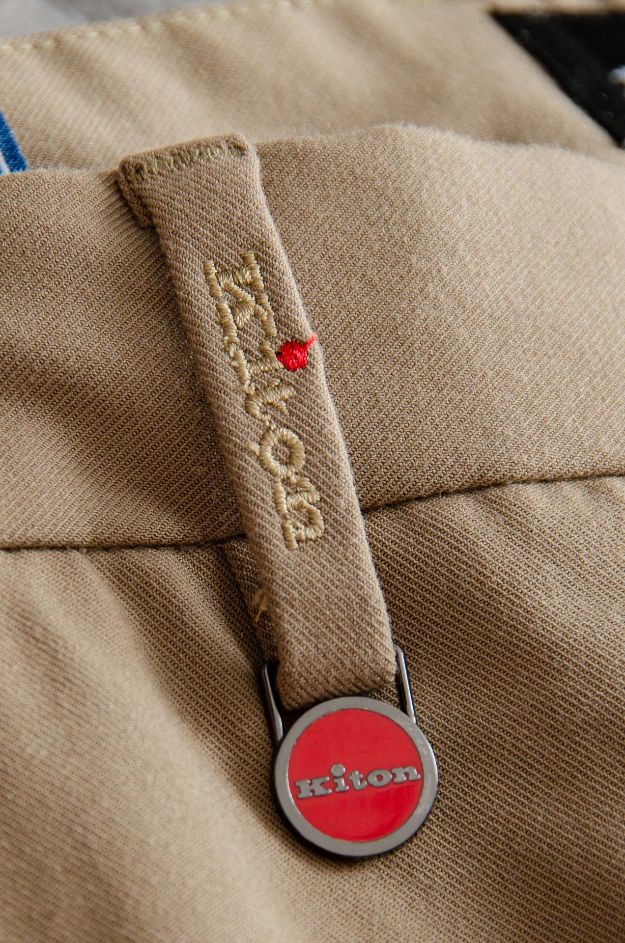 Kiton25FW秋冬新款轻奢时尚定制休闲西裤，简洁干练的风格，精致卓越的品质男装，每款的设计点跟舒适度