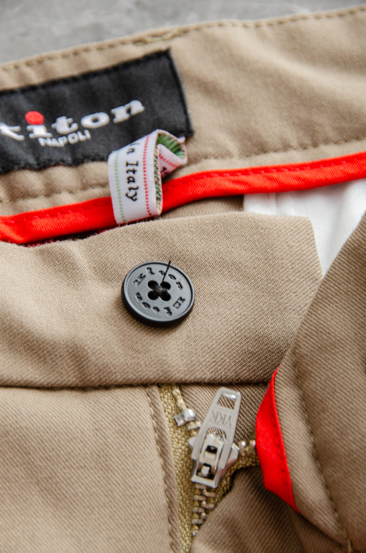 Kiton25FW秋冬新款轻奢时尚定制休闲西裤，简洁干练的风格，精致卓越的品质男装，每款的设计点跟舒适度