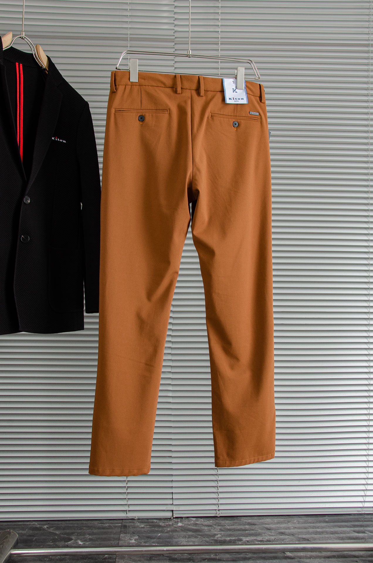 Kiton25FW秋冬新款轻奢时尚定制休闲西裤，简洁干练的风格，精致卓越的品质男装，每款的设计点跟舒适度