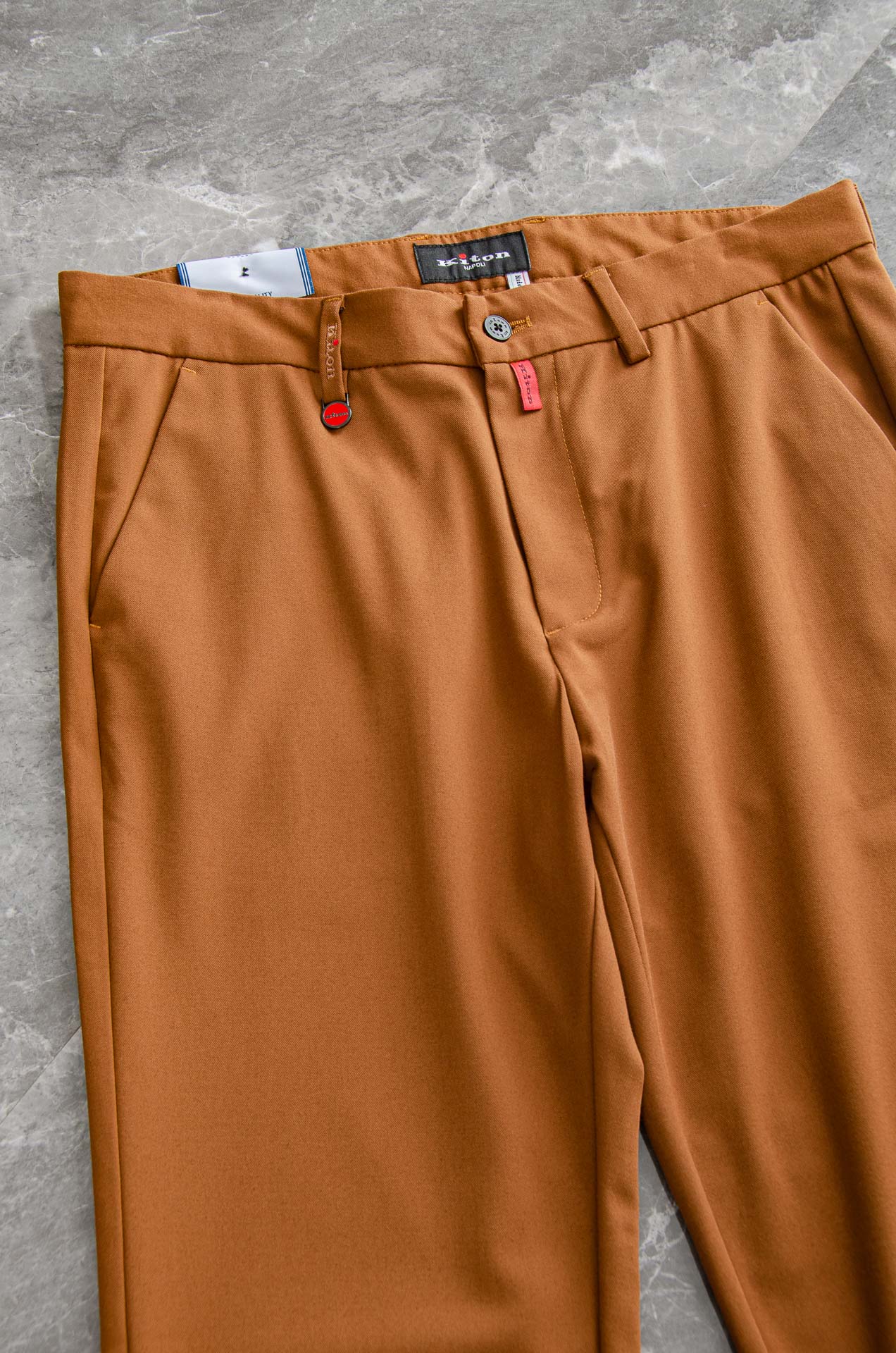 Kiton25FW秋冬新款轻奢时尚定制休闲西裤，简洁干练的风格，精致卓越的品质男装，每款的设计点跟舒适度