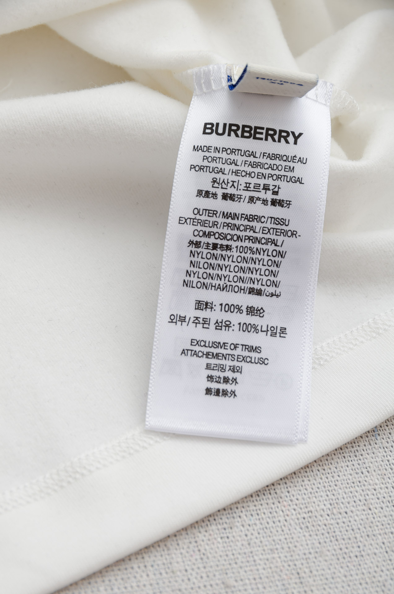 巴宝莉BBR 25FW秋冬新款 立体刺绣男士长袖T恤衫#把重心都放在了面料上，表面清晰可见的细格肌理，足