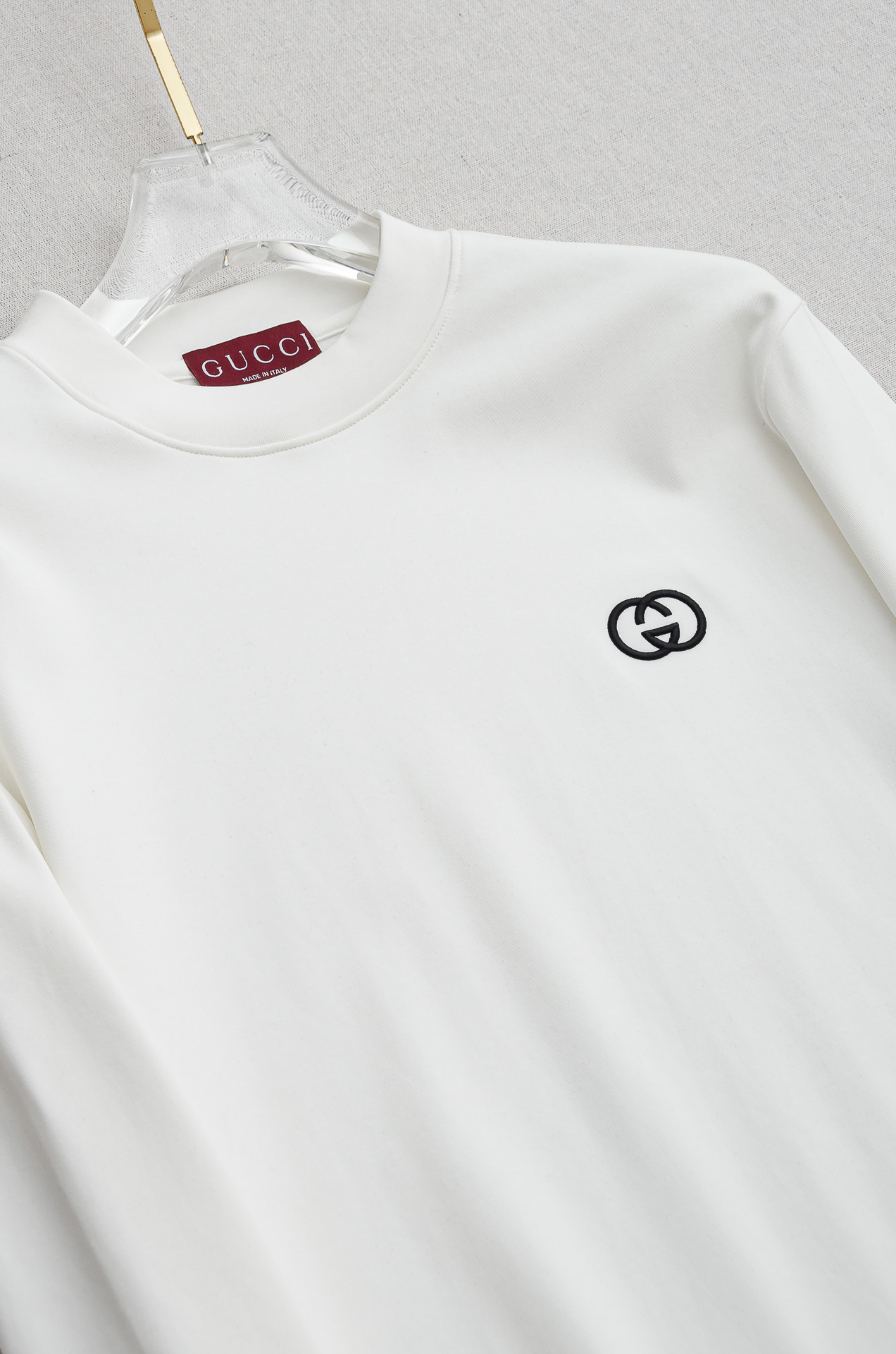 Gu#cci 25FW秋冬新款 立体刺绣男士长袖T恤衫#把重心都放在了面料上，表面清晰可见的细格肌理，足