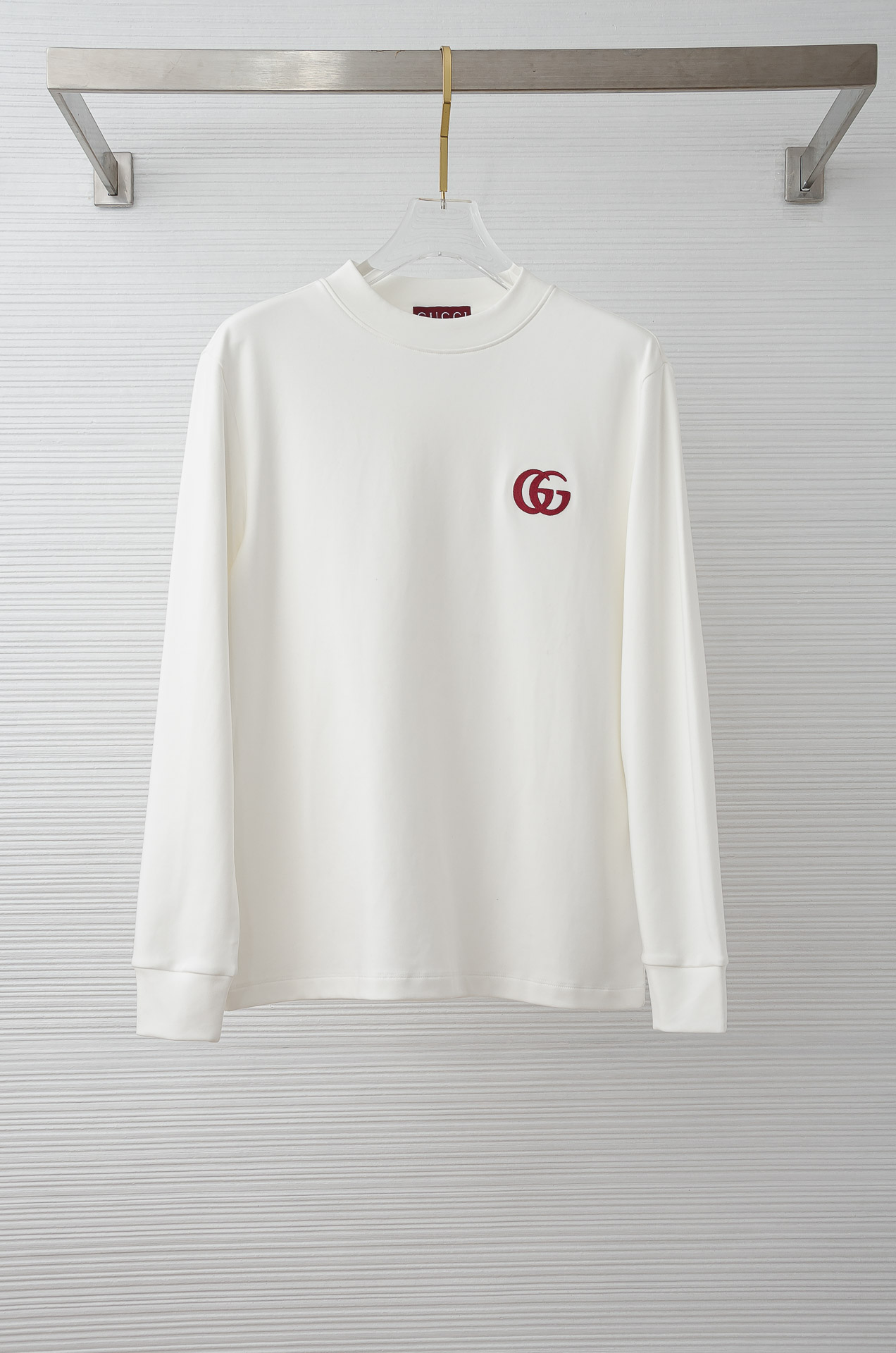 Gu#cci 25FW秋冬新款 立体刺绣男士长袖T恤衫#把重心都放在了面料上，表面清晰可见的细格肌理，足