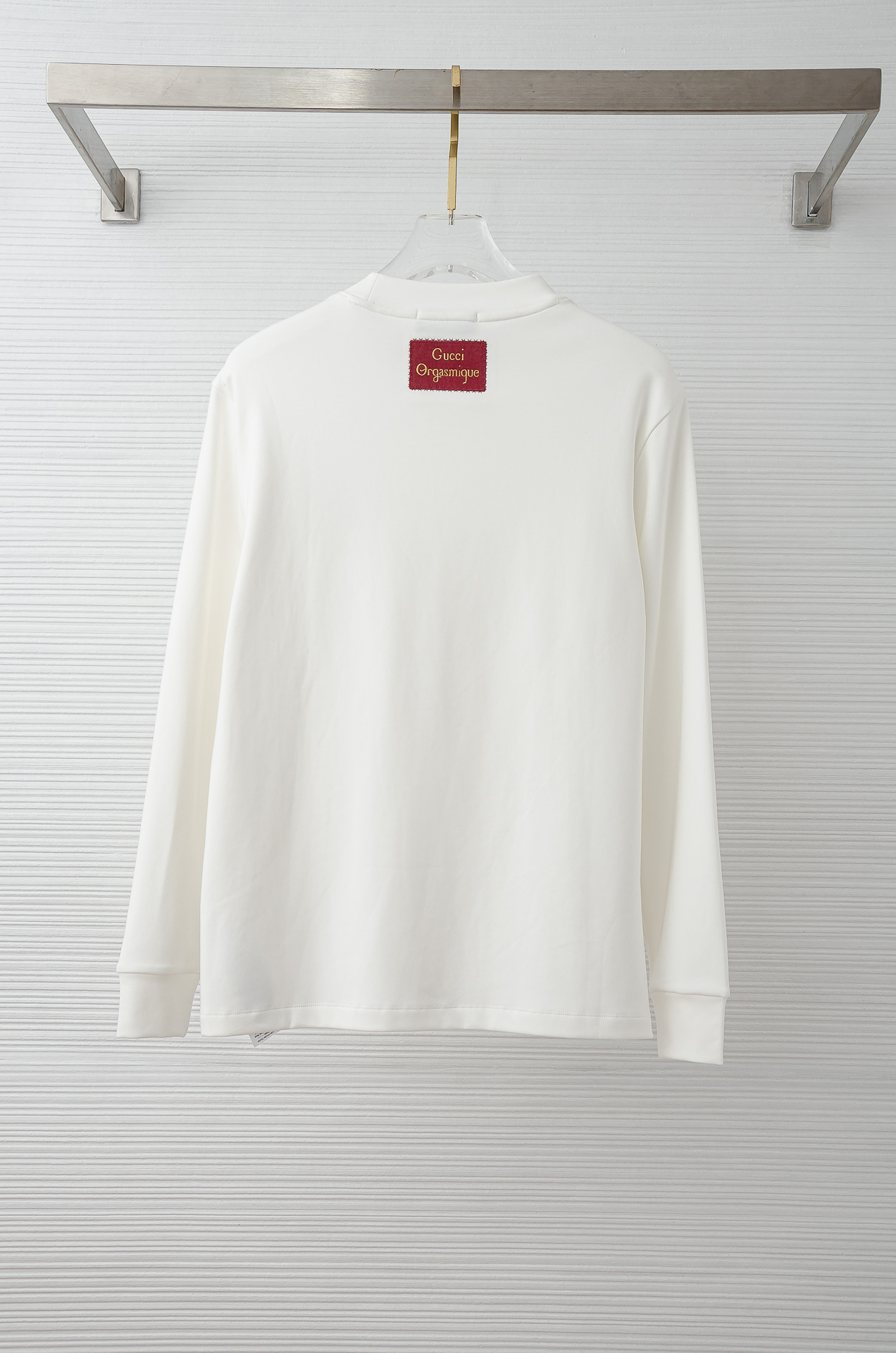 Gu#cci 25FW秋冬新款 立体刺绣男士长袖T恤衫#把重心都放在了面料上，表面清晰可见的细格肌理，足