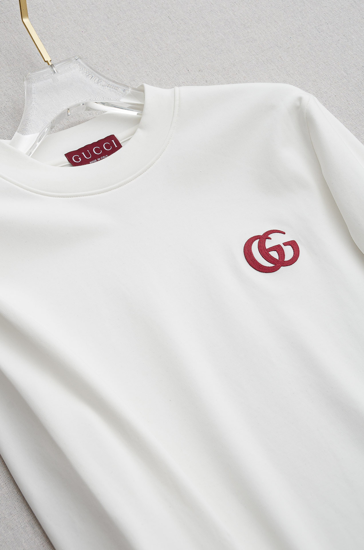 Gu#cci 25FW秋冬新款 立体刺绣男士长袖T恤衫#把重心都放在了面料上，表面清晰可见的细格肌理，足