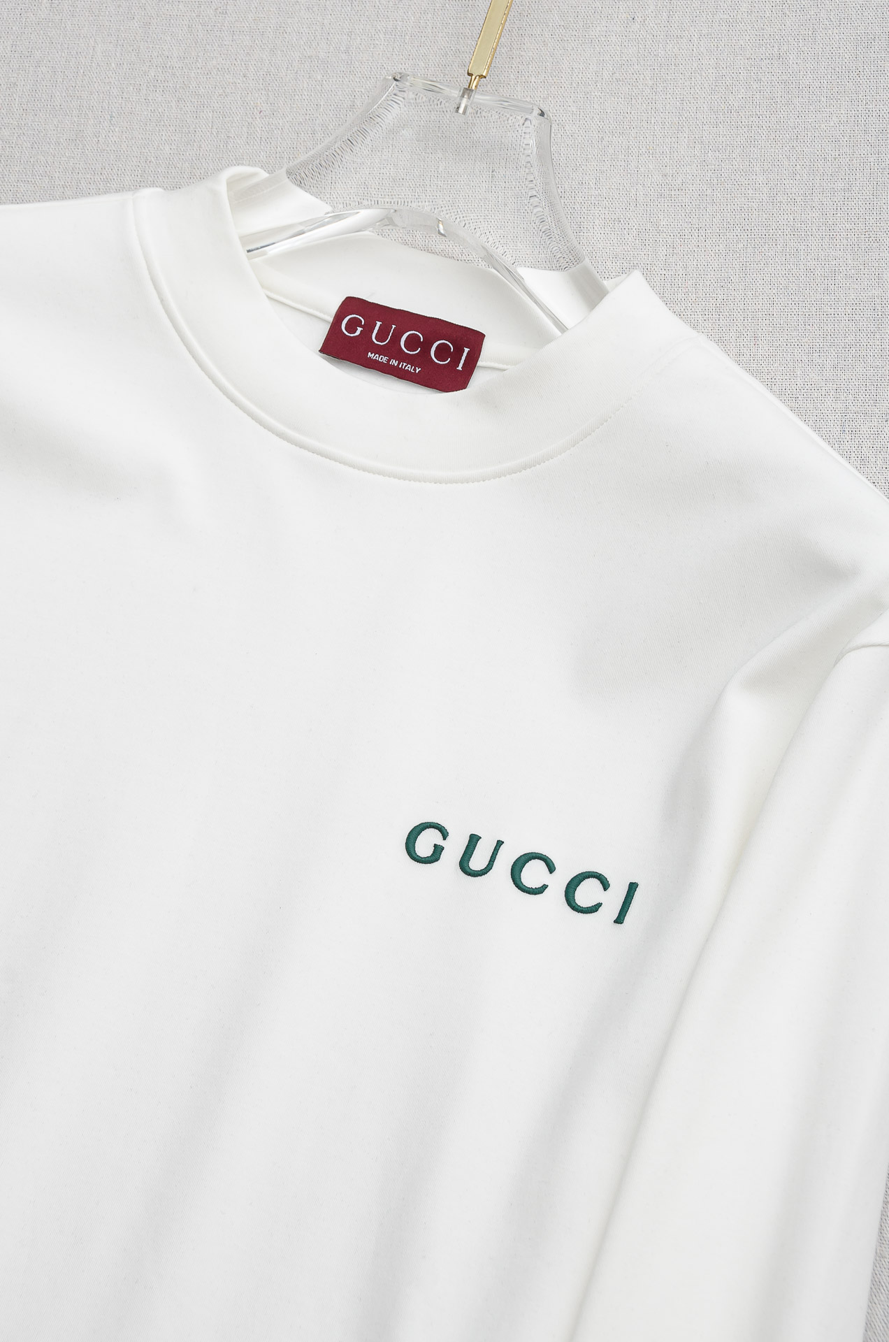 Gu#cci 25FW秋冬新款 立体刺绣男士长袖T恤衫#把重心都放在了面料上，表面清晰可见的细格肌理，足