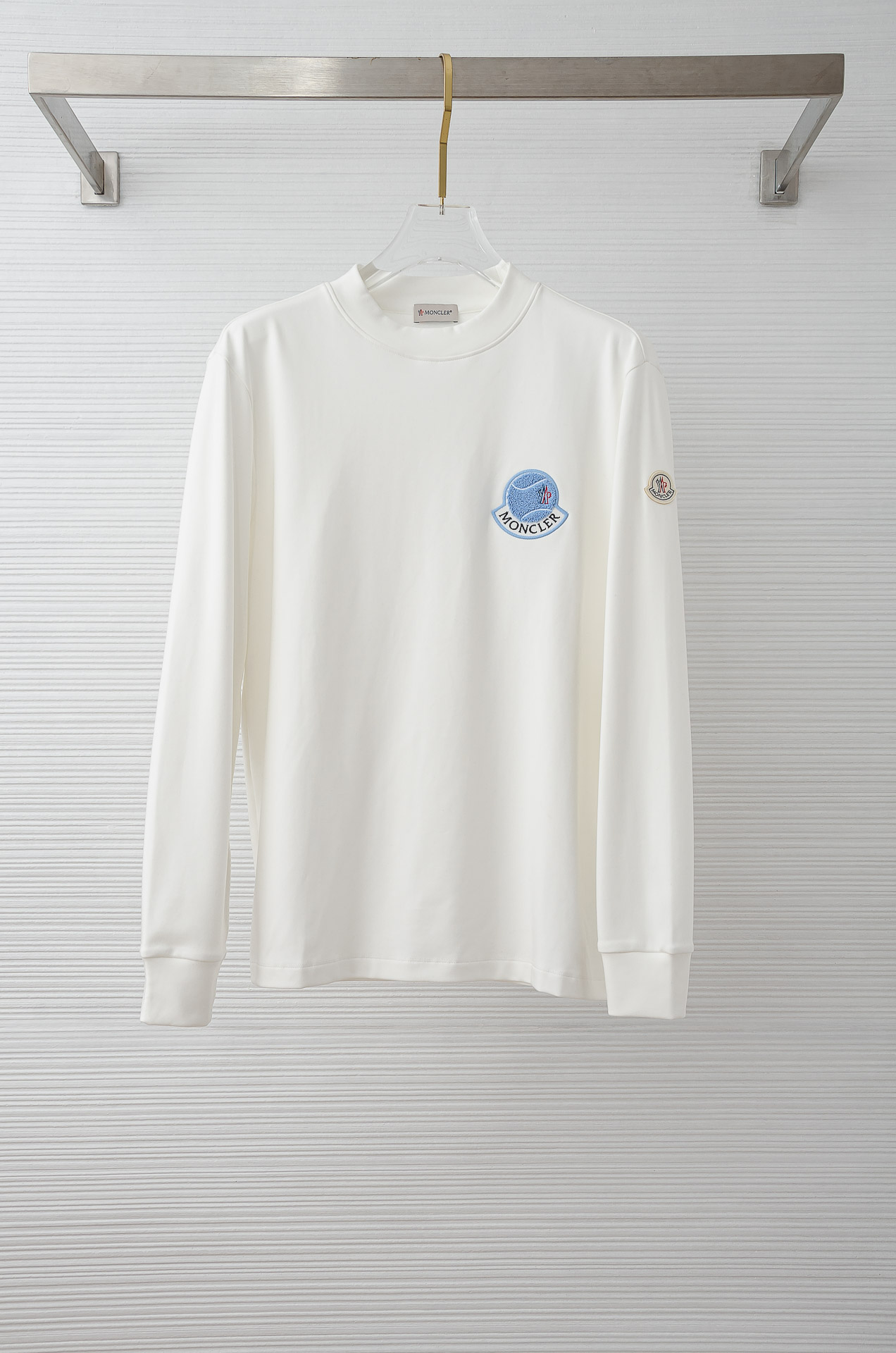 蒙口moncler 25FW秋冬新款 立体刺绣男士长袖T恤衫#把重心都放在了面料上，表面清晰可见的细格肌