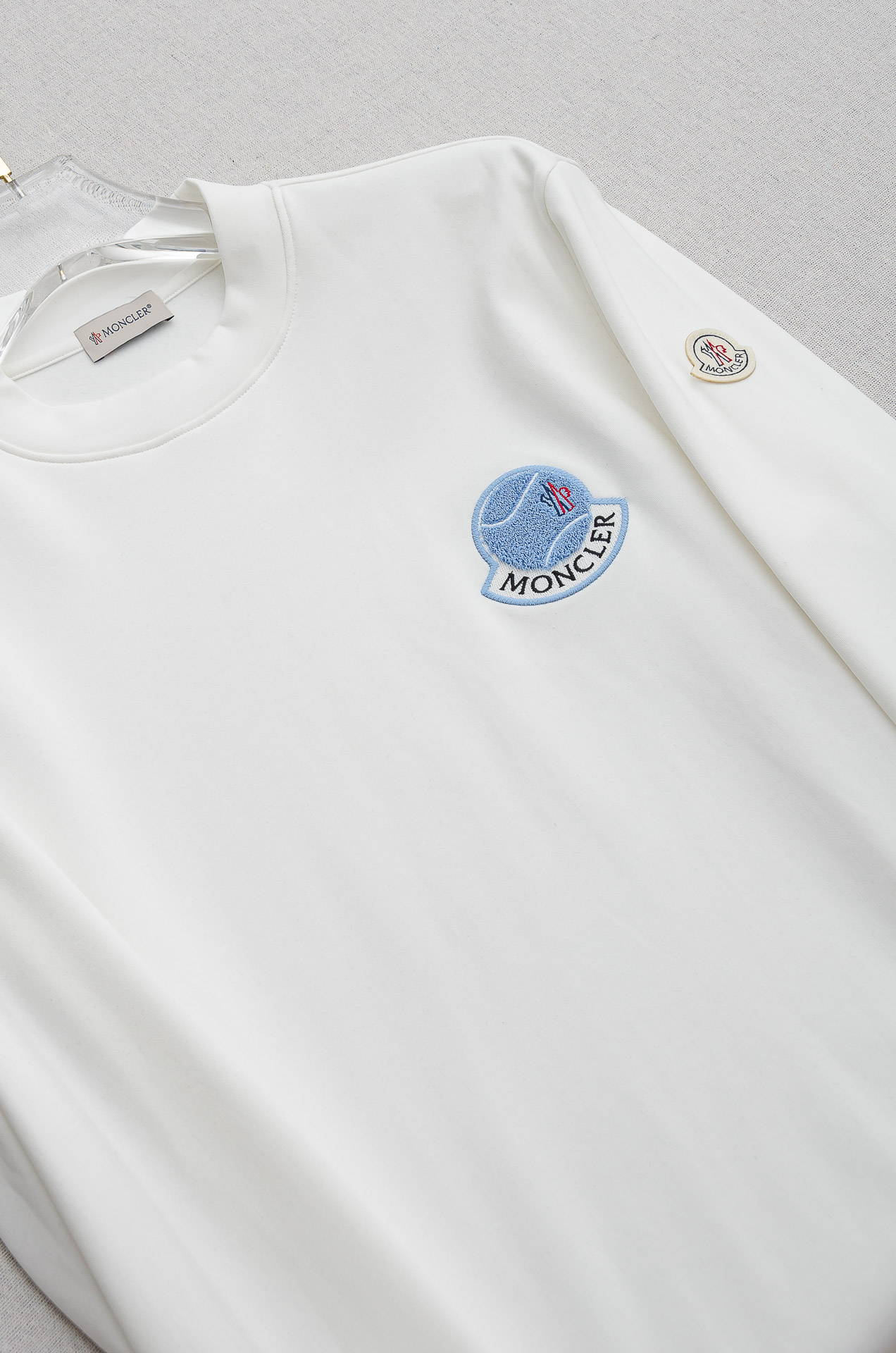 蒙口moncler 25FW秋冬新款 立体刺绣男士长袖T恤衫#把重心都放在了面料上，表面清晰可见的细格肌