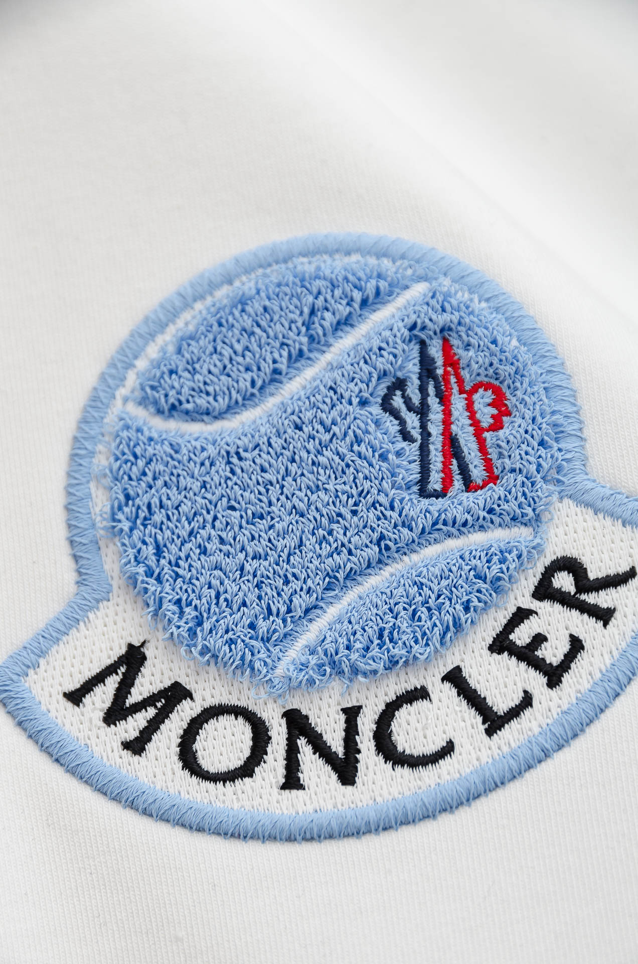 蒙口moncler 25FW秋冬新款 立体刺绣男士长袖T恤衫#把重心都放在了面料上，表面清晰可见的细格肌