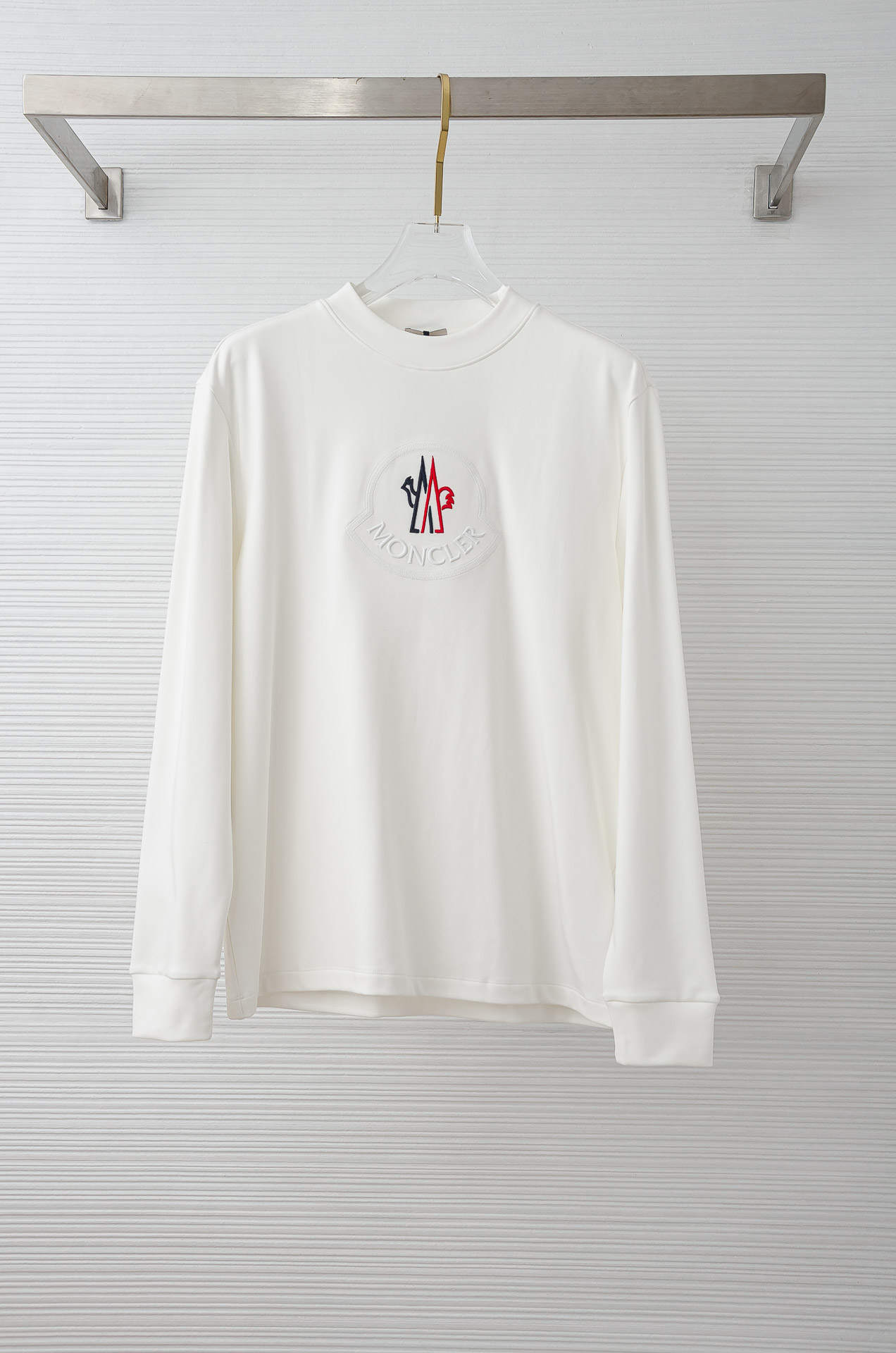 蒙口moncler 25FW秋冬新款 立体刺绣男士长袖T恤衫#把重心都放在了面料上，表面清晰可见的细格肌