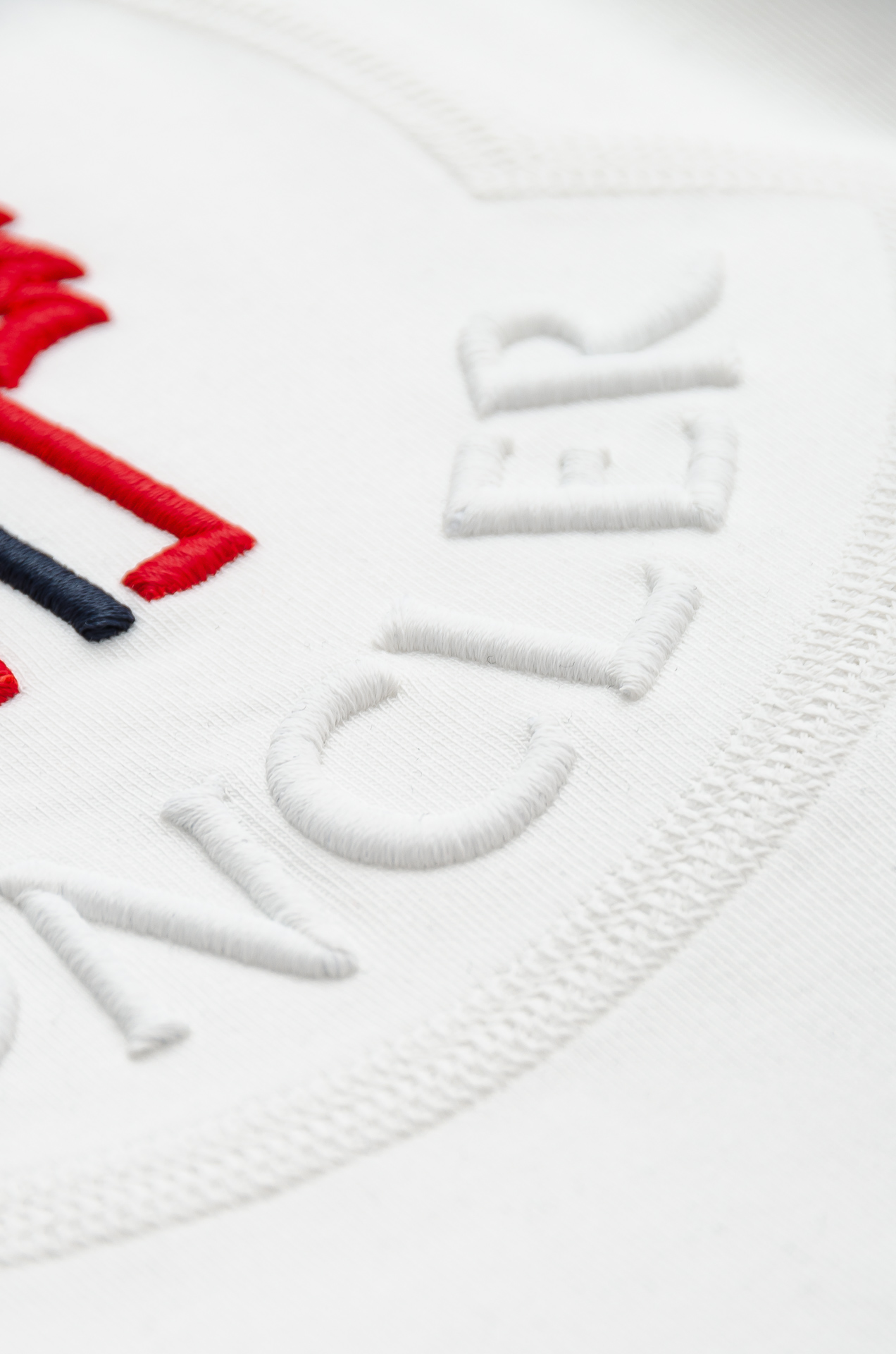 蒙口moncler 25FW秋冬新款 立体刺绣男士长袖T恤衫#把重心都放在了面料上，表面清晰可见的细格肌