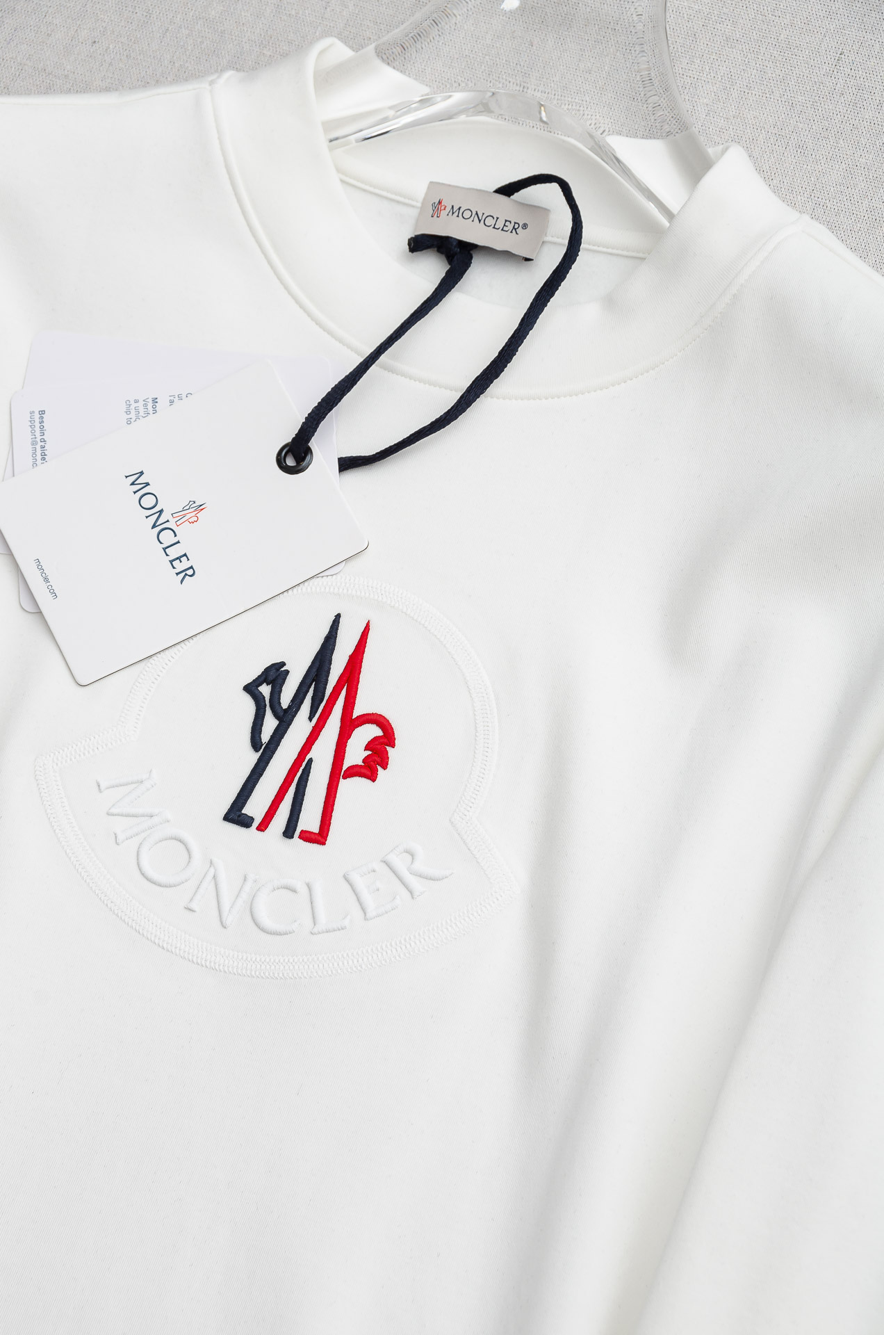 蒙口moncler 25FW秋冬新款 立体刺绣男士长袖T恤衫#把重心都放在了面料上，表面清晰可见的细格肌