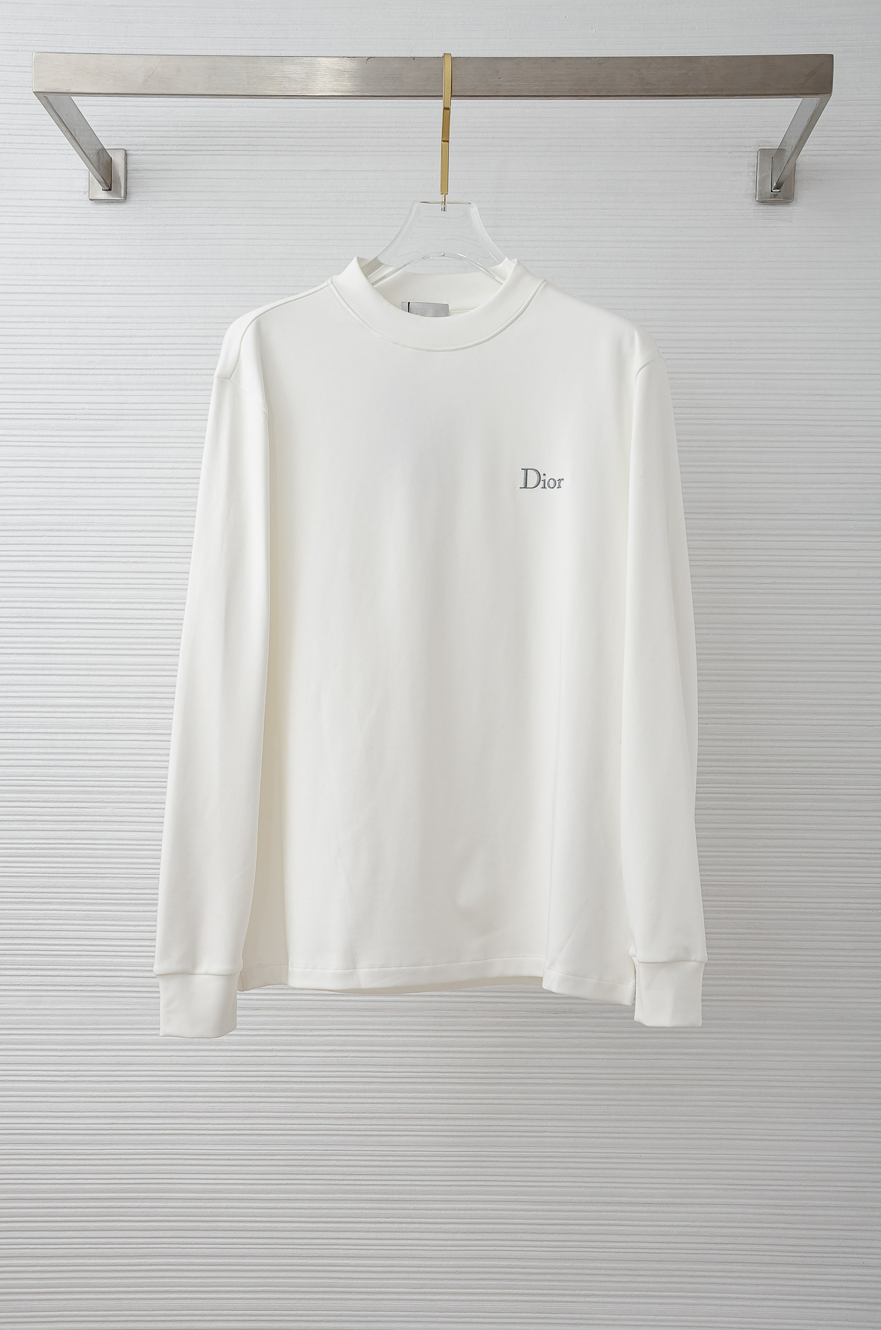 Dior 迪奥25FW秋冬新款 立体刺绣男士长袖T恤衫#把重心都放在了面料上，表面清晰可见的细格肌理，足