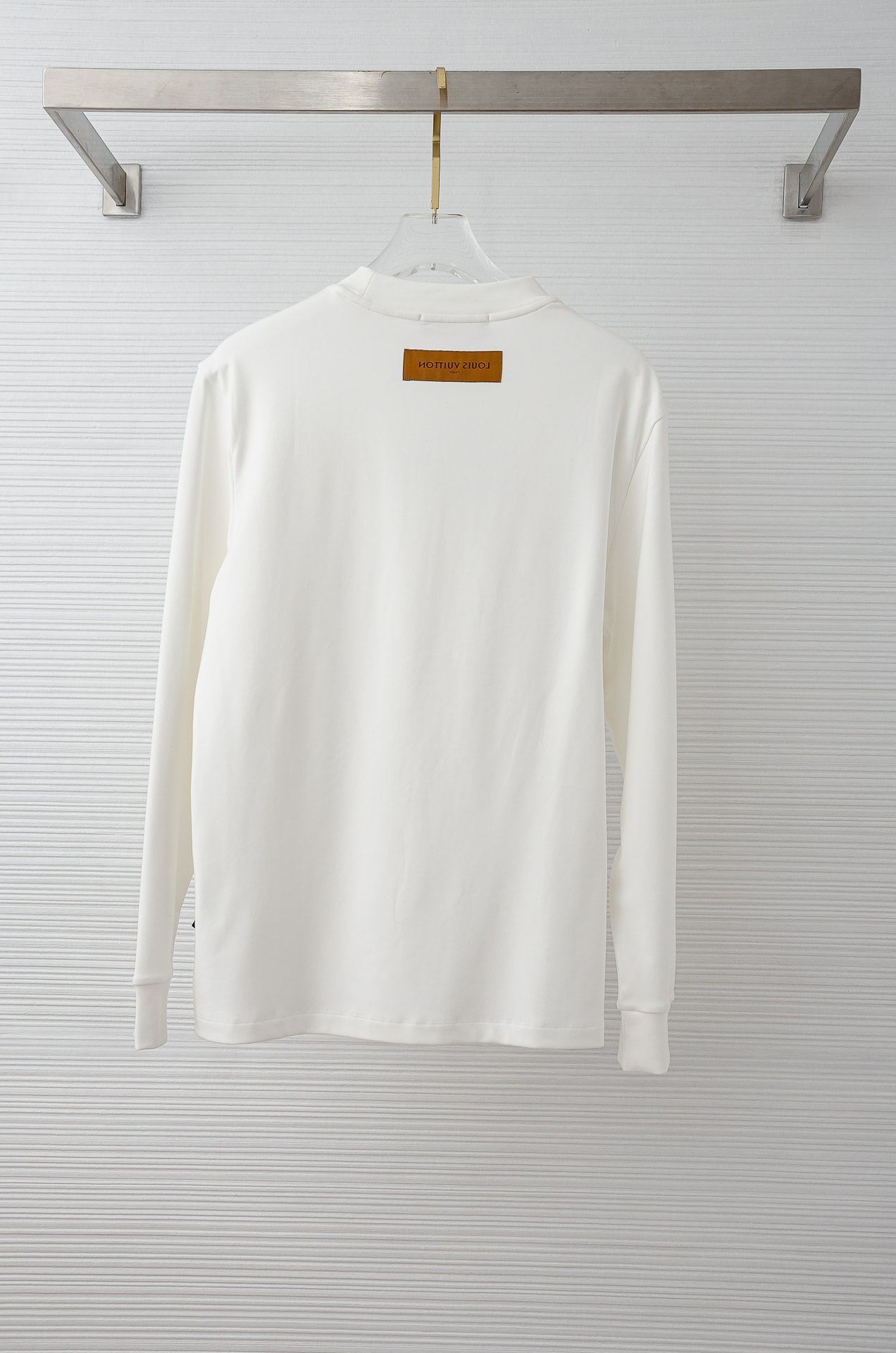 LV 25FW秋冬新款 立体刺绣男士长袖T恤衫#把重心都放在了面料上，表面清晰可见的细格肌理，足以凸显出