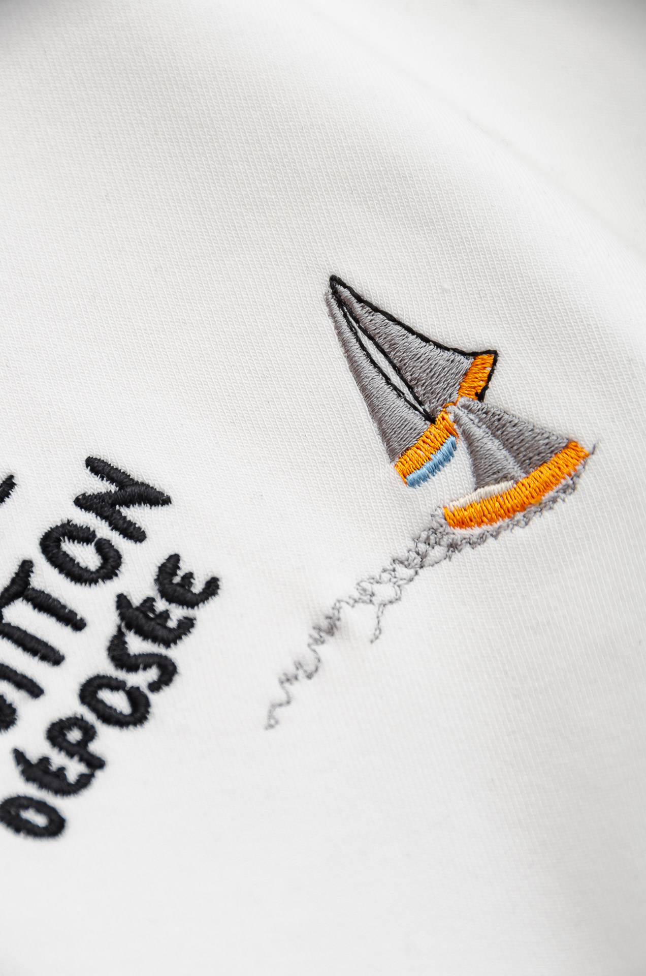 LV 25FW秋冬新款 立体刺绣男士长袖T恤衫#把重心都放在了面料上，表面清晰可见的细格肌理，足以凸显出